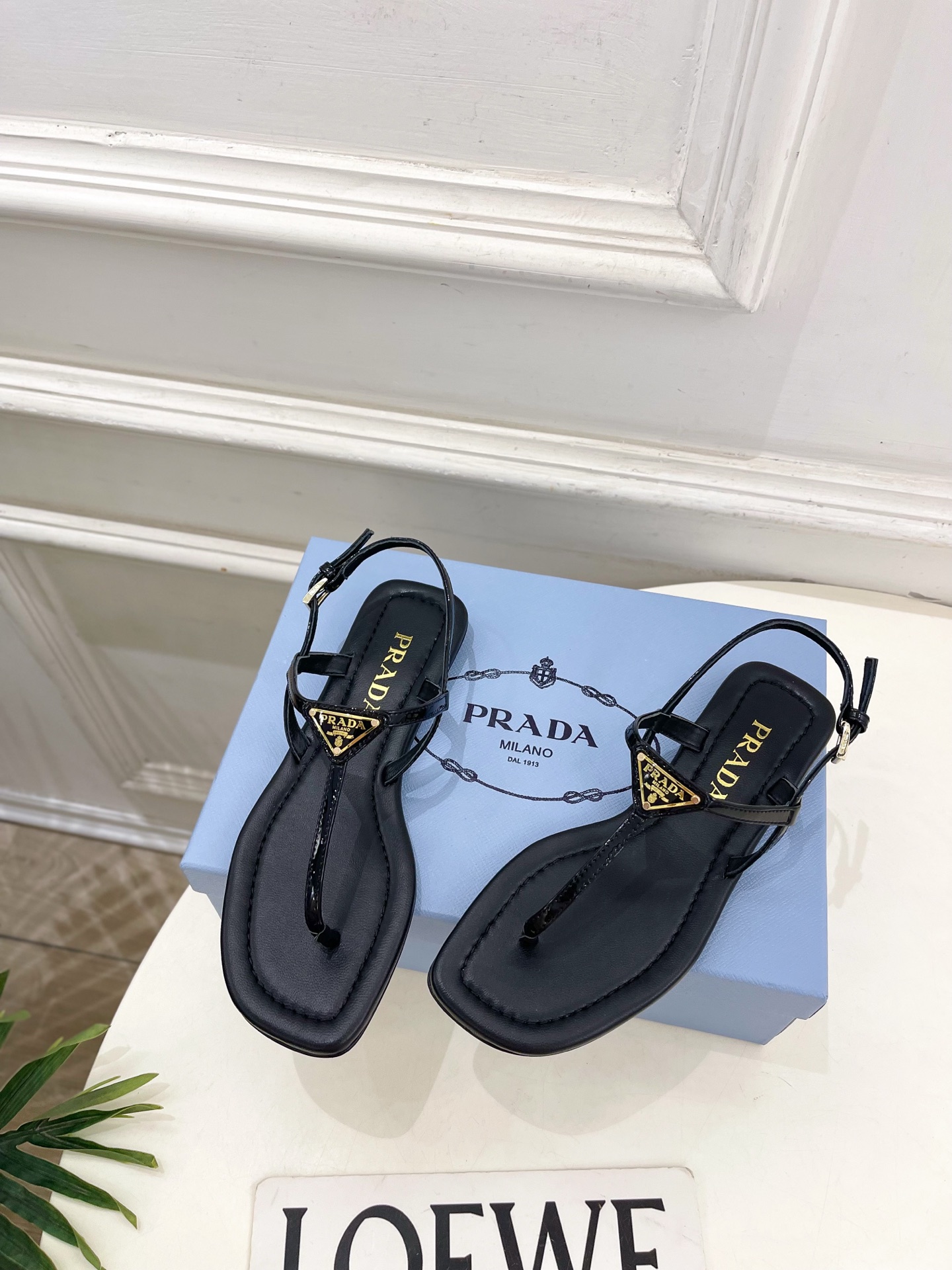 Prada Style Leather Women's Shoes style reference detail image 5 from source 784793