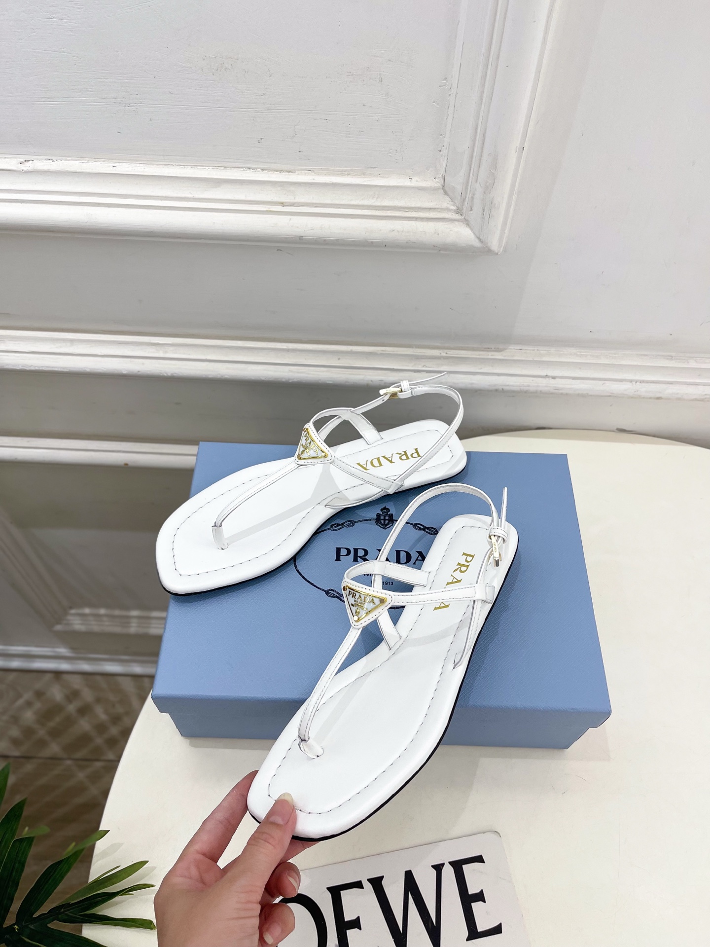 Prada Style Leather Women's Shoes style reference detail image 3 from source 784794