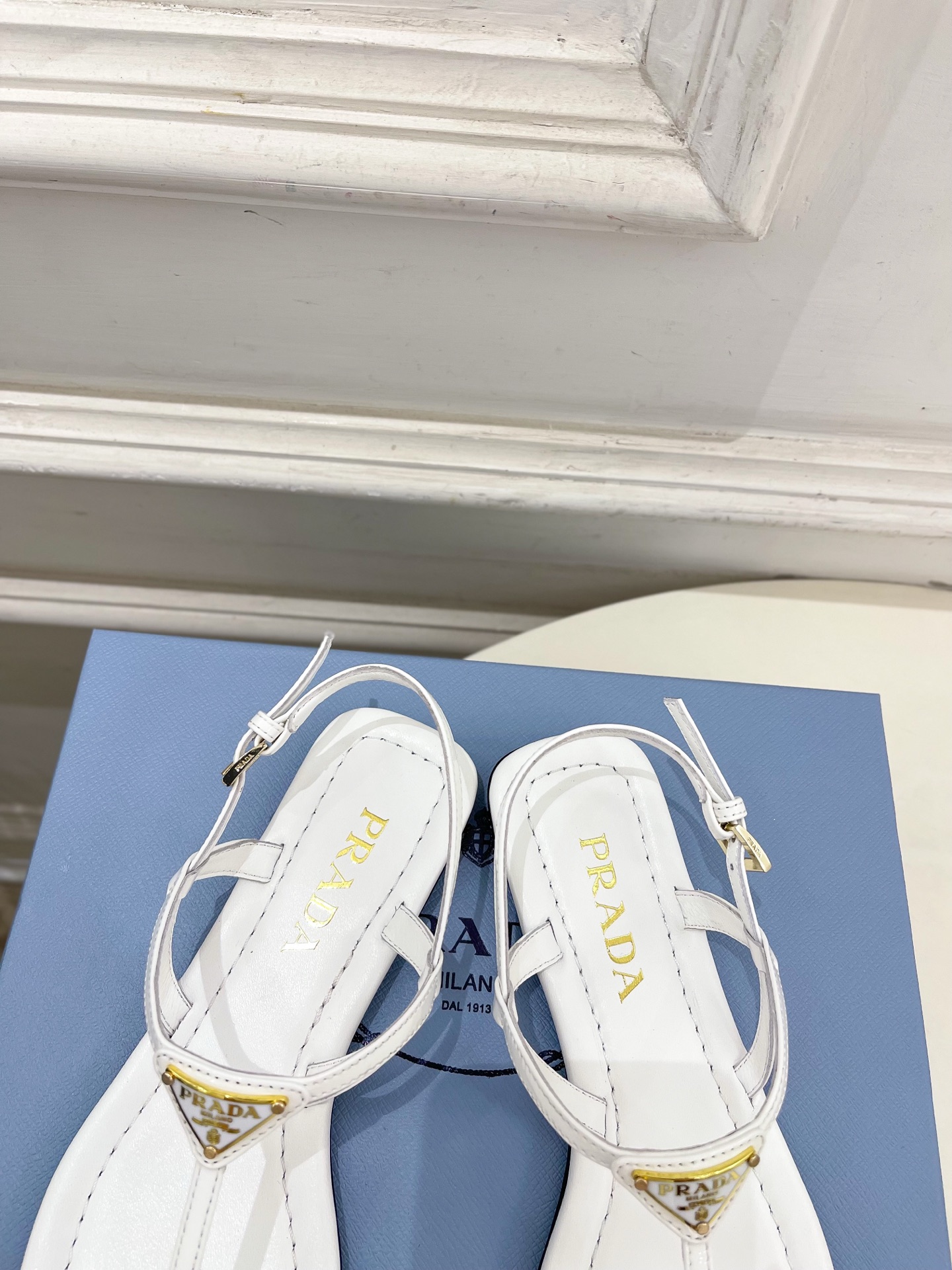 Prada Style Leather Women's Shoes style reference detail image 7 from source 784794