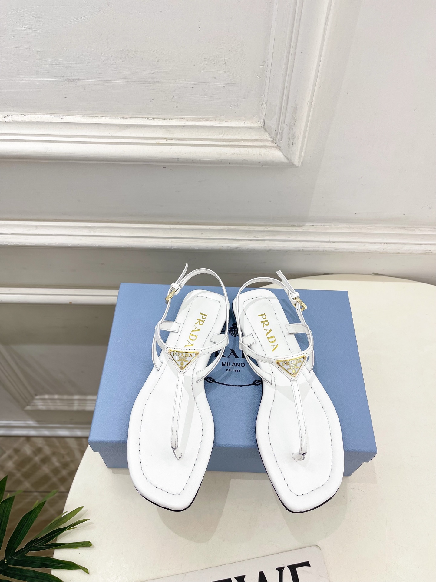 Prada Style Leather Women's Shoes Lookbook Reference image 1