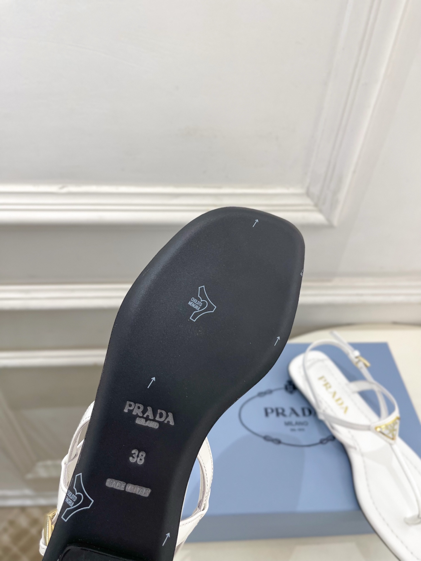 Prada Style Leather Women's Shoes style reference detail image 9 from source 784794
