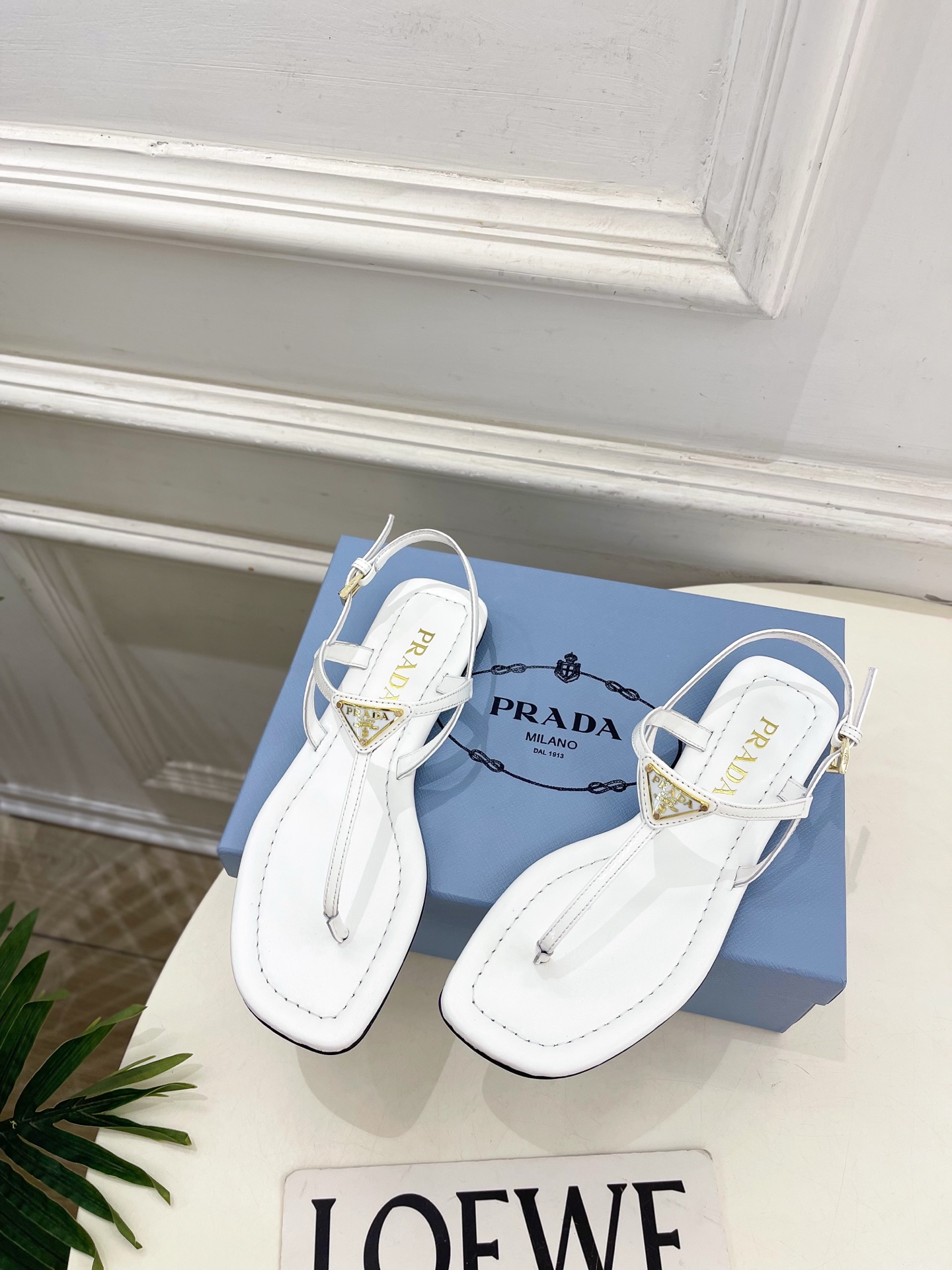 Prada Style Leather Women's Shoes style reference detail image 5 from source 784794