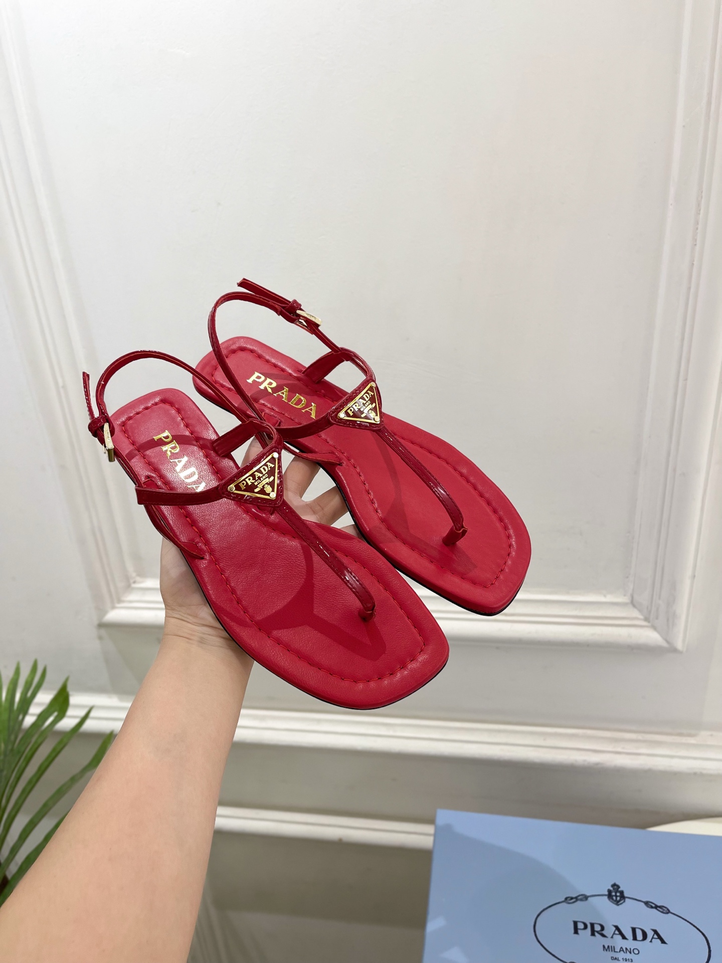 Prada Style Leather Women's Shoes style reference detail image 4 from source 784795