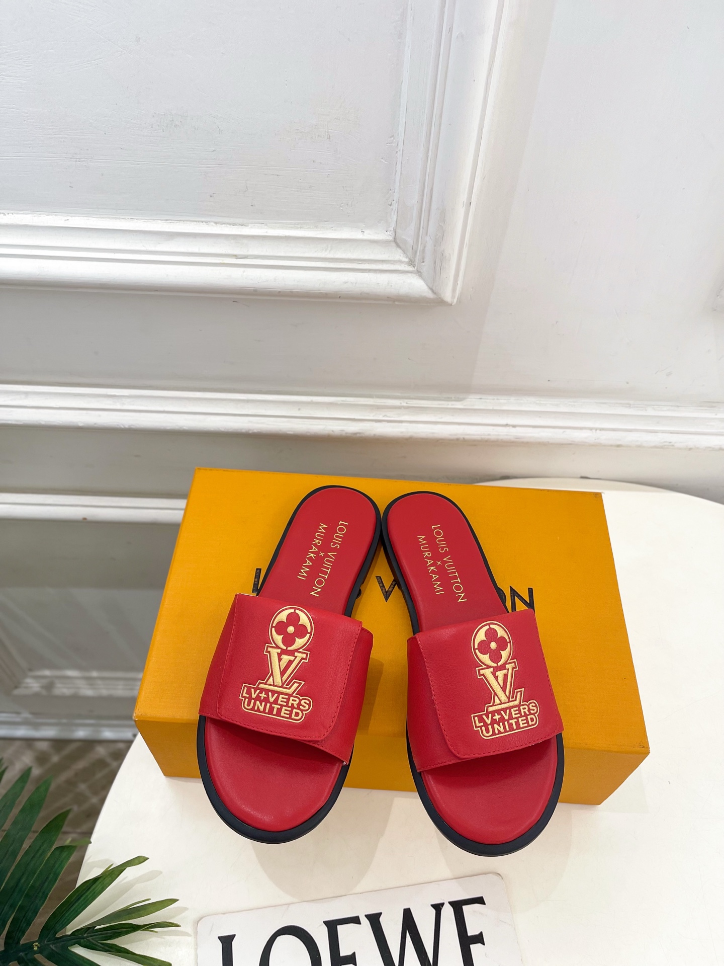 NO:784041,LV | Louis Vuitton 26 2026 spring and summer new models. The top version is the same as the original version. The counter focuses on the latest LV printed logo flip flops lazy flat slippers. New hard goods. BS purchasing level!  Full of high-end feel!  A popular model among bloggers at home and abroad, it is retro, fashionable and looks great on your feet!  Official website main recommendation★ ━━━━━ t ━━━━━ Original high-custom leather upper, imported sheepskin lining, outsole, original imported leather outsole, high flat heel, shoe size: 35-39 (customized for 40, 41, 42) No. 4045, slippers, louis vuitton, louis  vuitton,slippers,sheepskin,Leather soles19860909LV | 路易威登 26 2026春夏新款 顶级版本原版一致 专柜主打最新款 LV印花logo翻盖懒人平底拖鞋 硬货上新 BS代购级别！高级感十足！国内外博主刷爆的一款,复古又时髦上脚美炸了！官网主推款★ ━━━━━ t ━━━━━ 鞋面原版高定制皮面 内里进口羊皮里 大底原版进口真皮大底 跟高平底 鞋码: 35-39（40、41、42定制） 编号4045,拖鞋,louis vuitton,louis vuitton,slippers,sheepskin,Leather soles,Women's Shoes