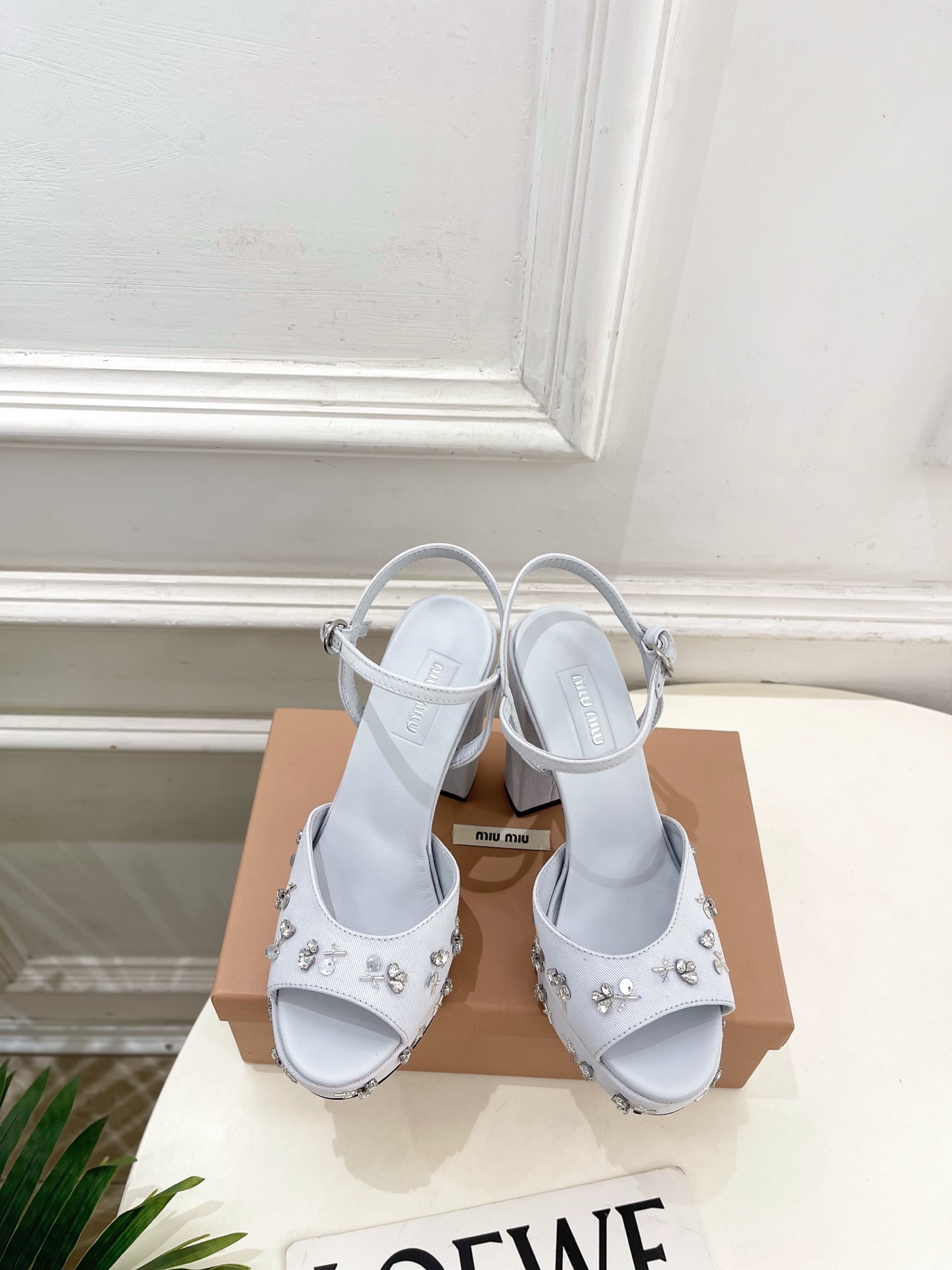 Miu Miu | 缪缪  26𝐬𝐬🖤2026春夏新品 专柜主打最新走秀款 水钻鱼嘴高跟防水台凉鞋 火爆