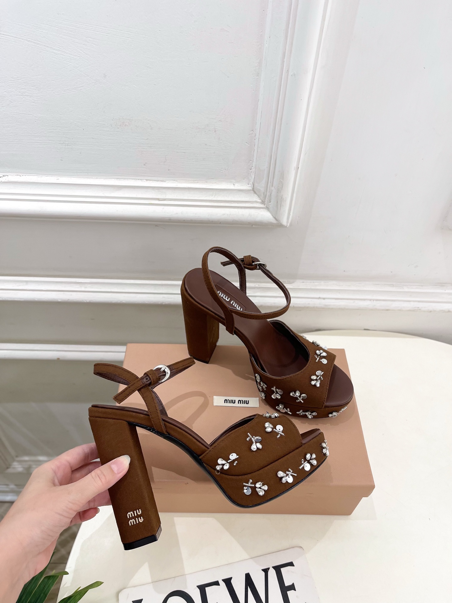 Miu Miu | 缪缪  26𝐬𝐬🖤2026春夏新品 专柜主打最新走秀款 水钻鱼嘴高跟防水台凉鞋 火爆