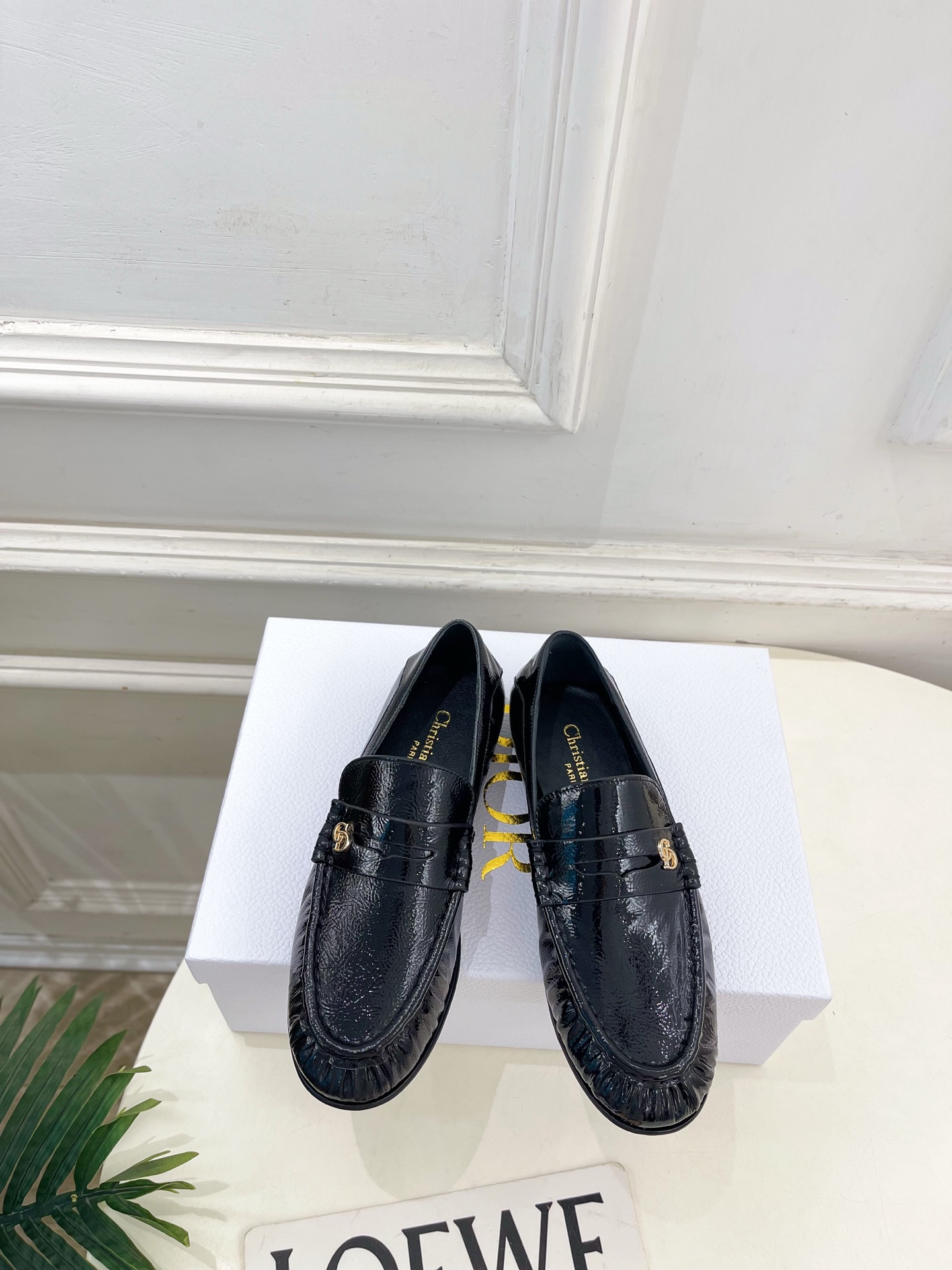 NO:784014,Dior | Dior 26 2026 spring and summer new products, top version, the main new style of the counter, classic CD pleated flat loafers, new hard goods, BS purchasing level!  Full of high-end feel!  A popular model among bloggers at home and abroad, it’s retro and fashionable, and your feet look stunning!  The official website’s main recommendation★ ━━━━━ t ━━━━━ Original custom-made calfskin/cow/wrinkle paint upper. Lining: Imported sheepskin lining. Original open-molded injection molded leather outsole. Shoe size: 35-39 (40.41 customization is not returnable)  No. 2604017, loafers, dior, dior, loafers, cowhide, sheepskin, Leather soles19860909Dior | 迪奥 26 2026春夏新品 顶级版本 专柜主打新款 经典CD褶皱平底乐福鞋 硬货上新 BS代购级别！高级感十足！国内外博主刷爆的一款,复古又时髦 上脚美炸了！官网主推款★ ━━━━━ t ━━━━━ 鞋面原版定制小牛皮/牛猄/皱漆  内里: 进口羊皮里 大底原版开模注塑真皮大底 鞋码: 35-39（40.41定制不退换） 编号2604017,乐福鞋,dior,dior,loafers,cowhide,sheepskin,Leather soles,Women's Shoes