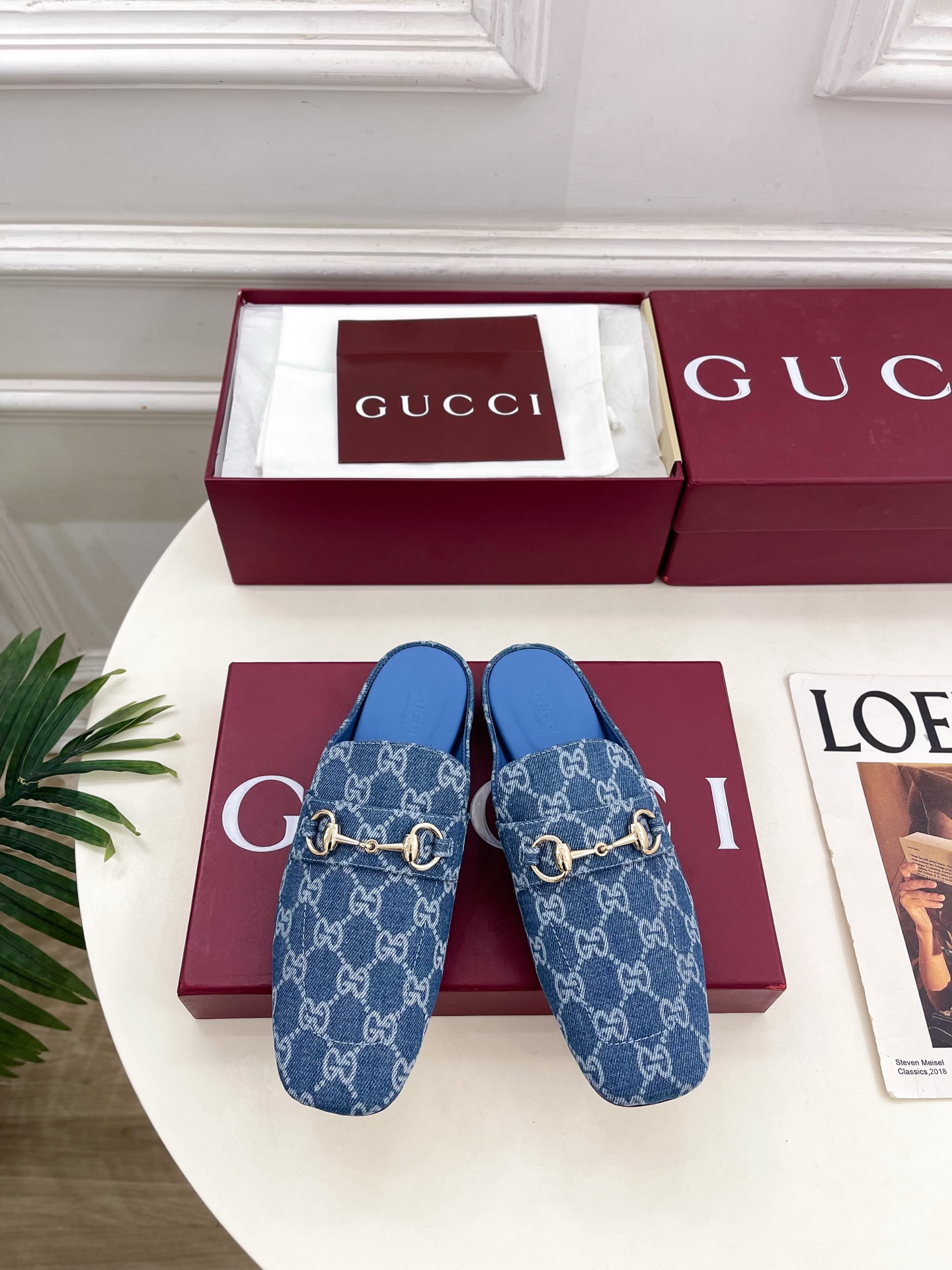 NO:786386,Gucci | Gucci 26 G’s main series is finally released, and the products are worth looking forward to!  Original classic, create new design, BS spring and summer new product, classic horsebit square toe flat half slippers, purchasing agent level!  Full of high-end feel!  A favorite among bloggers at home and abroad, it is retro and fashionable, easy to wear and looks great on your feet!  Official website mainly recommends, new colors are constantly updated ━━━━━t ━━━━━ Highly customized uppers imported cowhide/GG canvas/Yangjing lining: imported sheepskin lining outsole original Italian imported cowhide outsole high flat heel shoe size: 35-39 (40.41. can be customized)  No. 2604045, half drag, gucci, gucci, gucci, slippers, cowhide, sheepskin, sheep19860909Gucci | 古驰 26 G家 主打系列终于面世,狠货值得期待！原有的经典 创造新设计  BS春夏新品 经典马衔扣方头平底半拖鞋 代购级别！高级感十足！国内外博主刷爆的一款,复古又时髦 穿搭简便 上脚美炸了！官网主推,新色持续更新 ━━━━━ t ━━━━━ 鞋面高定制进口牛皮/GG帆布/羊京  内里: 进口羊皮里 大底原版意大利进口牛皮大底 跟高平底 鞋码: 35-39（40.41.可定制）   编号2604045,半拖,gucci,gucci,gucci,slippers,cowhide,sheepskin,sheep,Women's Shoes