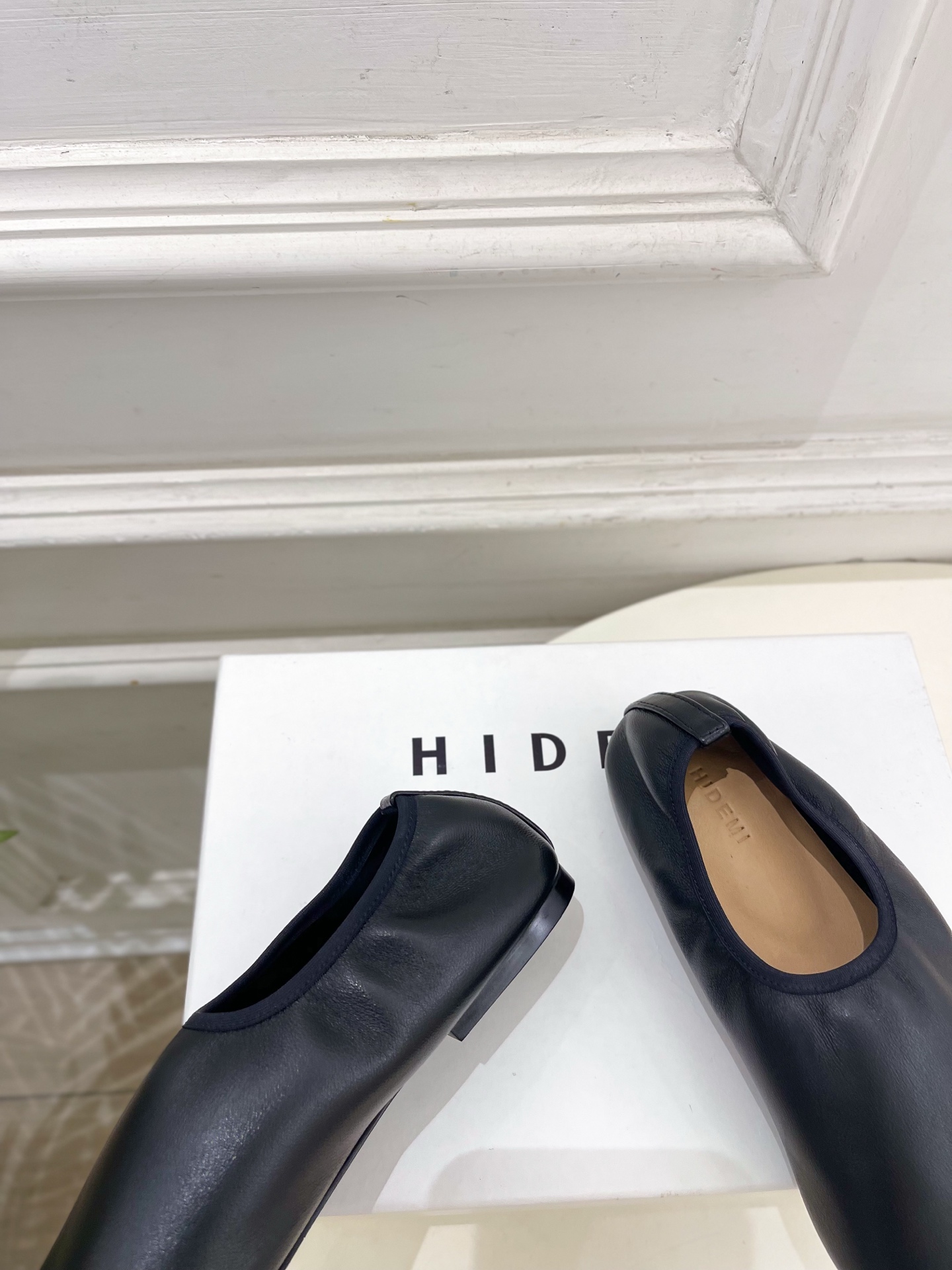 HIDEMI 2026春夏新品圆头松紧一脚蹬平底鞋—————————作为这两年最受欢迎的设计师牌，设计简