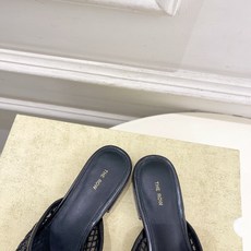 The row 2026春夏新品 TR水钻镂空网纱半拖鞋—————————作为这两年最受欢迎的设计师牌, The row 2026春夏新品 TR水钻镂空网纱半拖鞋—————————作为这两年最受欢迎的设计师牌,