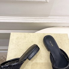 The row 2026春夏新品 TR水钻镂空网纱半拖鞋—————————作为这两年最受欢迎的设计师牌, The row 2026春夏新品 TR水钻镂空网纱半拖鞋—————————作为这两年最受欢迎的设计师牌,