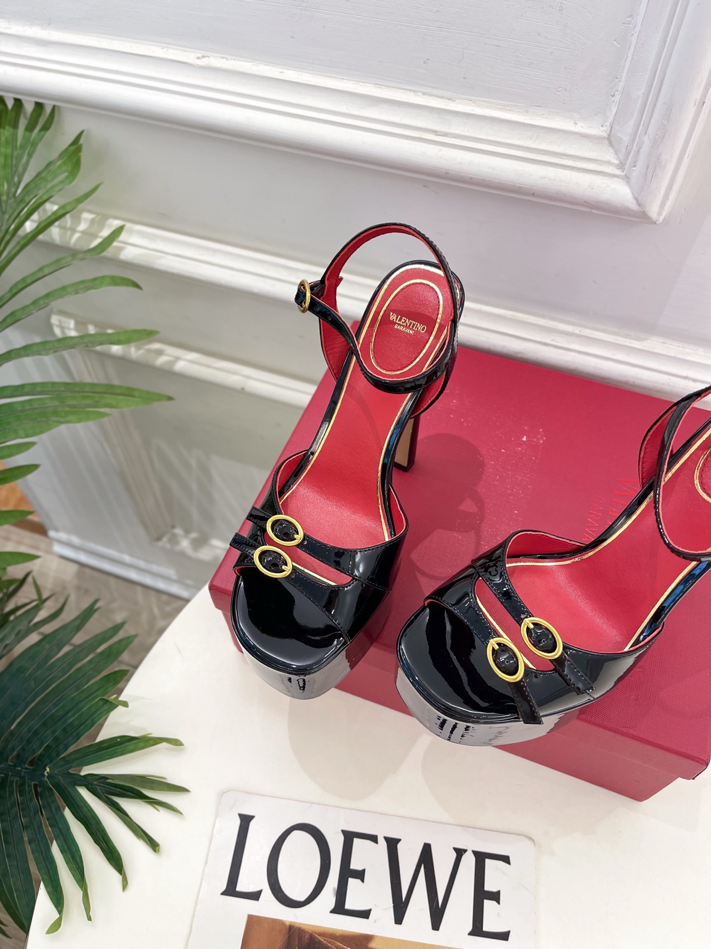 Valentino  华伦天奴 26𝐬𝐬2026春夏新品 VT双扣带防水台高跟凉鞋 上新☑️——————