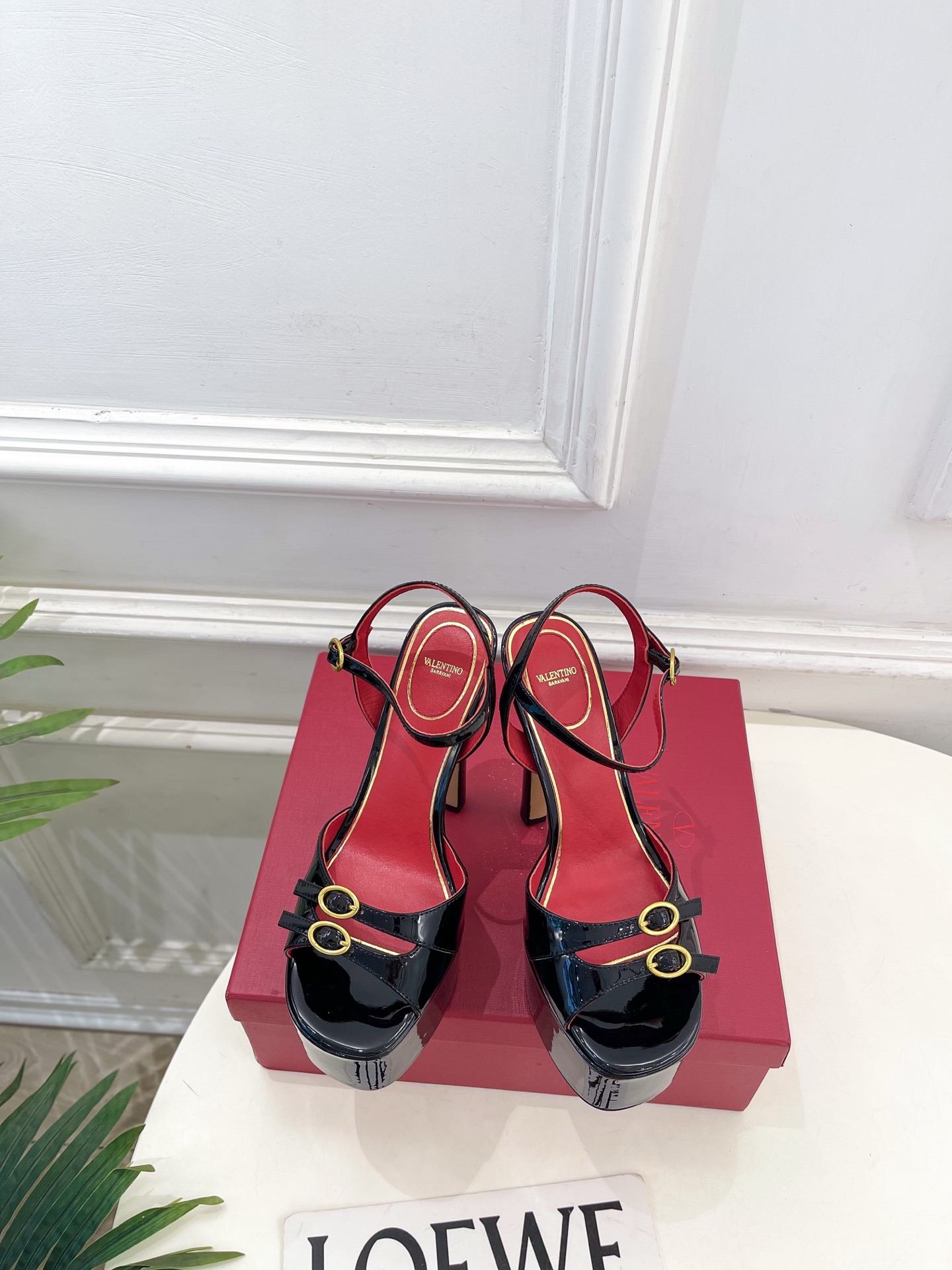 Valentino  华伦天奴 26𝐬𝐬2026春夏新品 VT双扣带防水台高跟凉鞋 上新☑️——————