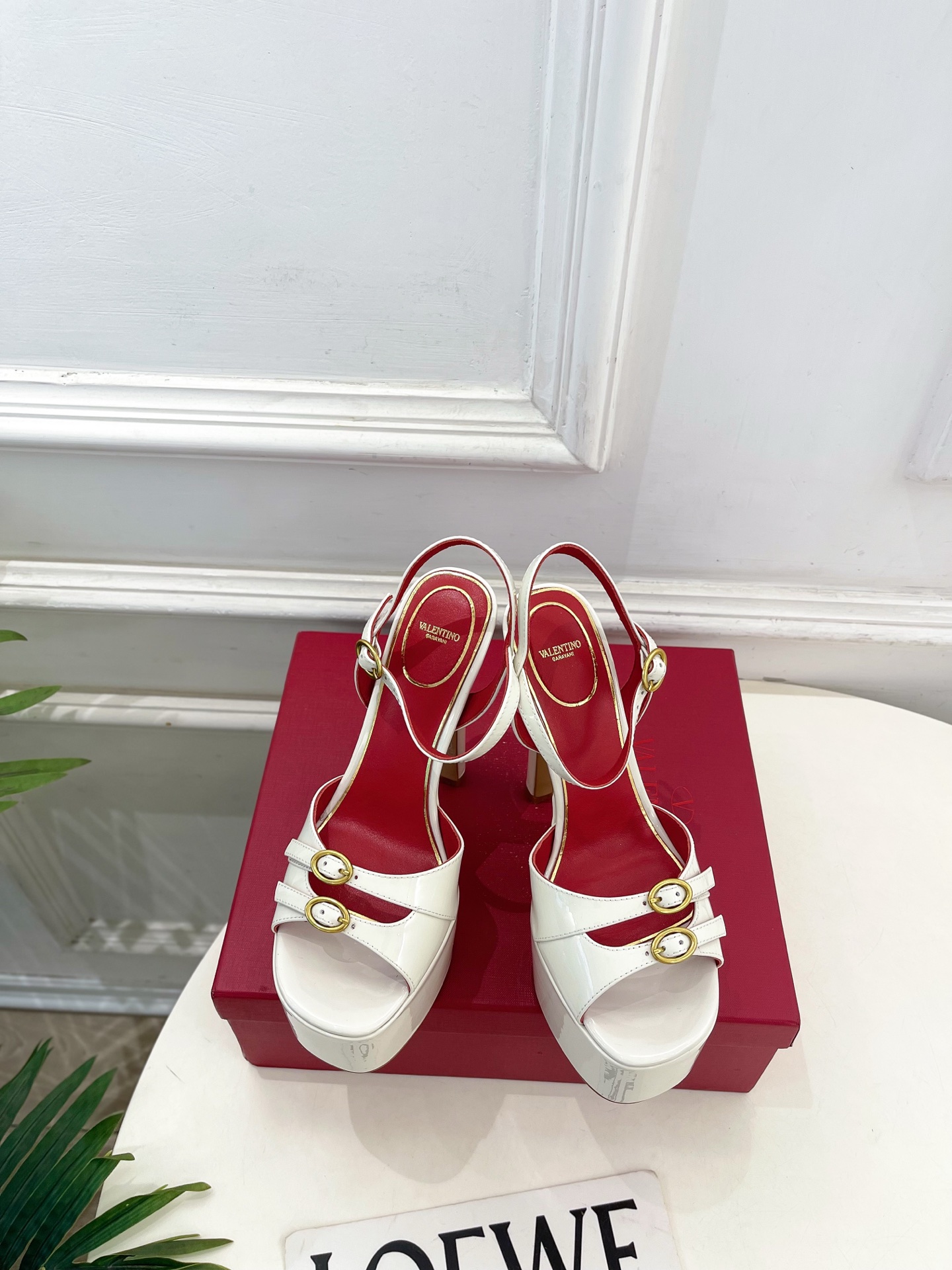 Valentino  华伦天奴 26𝐬𝐬2026春夏新品 VT双扣带防水台高跟凉鞋 上新☑️——————