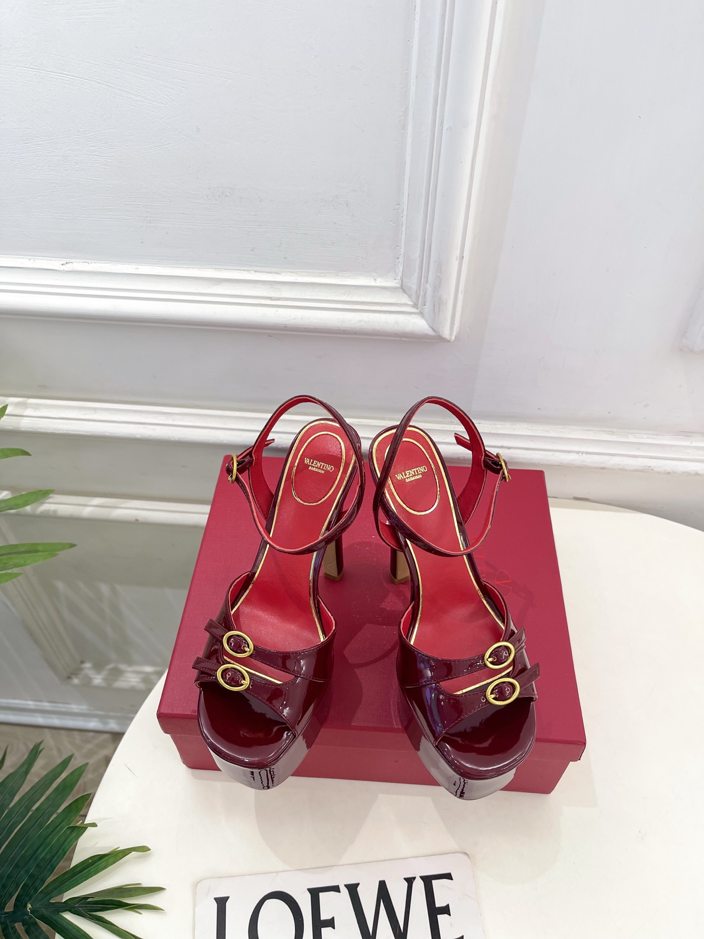 Valentino  华伦天奴 26𝐬𝐬2026春夏新品 VT双扣带防水台高跟凉鞋 上新☑️——————