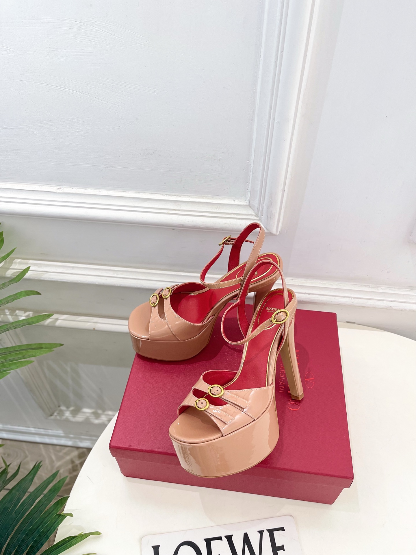 Valentino  华伦天奴 26𝐬𝐬2026春夏新品 VT双扣带防水台高跟凉鞋 上新☑️——————