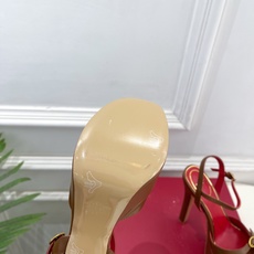 Valentino 华伦天奴 26𝐬𝐬2026春夏新品 VT双扣带防水台高跟凉鞋 上新☑️—————— Valentino 华伦天奴 26𝐬𝐬2026春夏新品 VT双扣带防水台高跟凉鞋 上新☑️——————