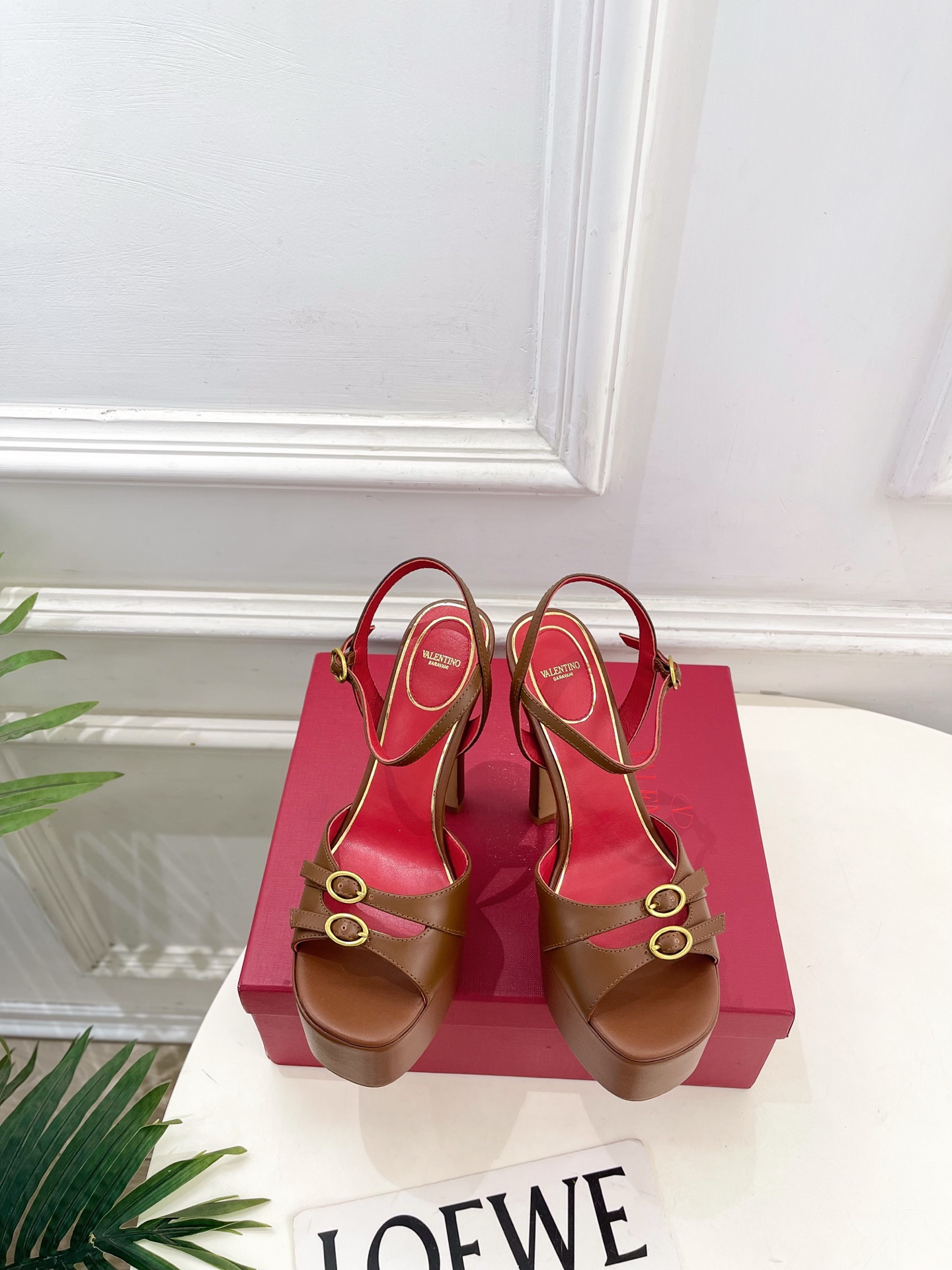 Valentino  华伦天奴 26𝐬𝐬2026春夏新品 VT双扣带防水台高跟凉鞋 上新☑️——————