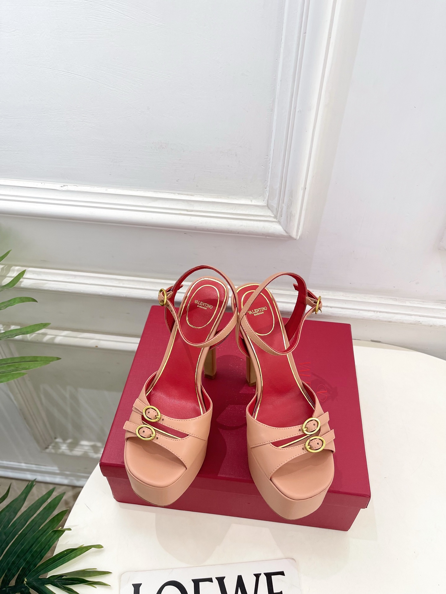 Valentino  华伦天奴 26𝐬𝐬2026春夏新品 VT双扣带防水台高跟凉鞋 上新☑️——————