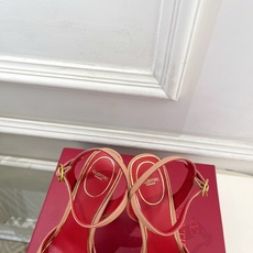 Valentino 华伦天奴 26𝐬𝐬2026春夏新品 VT双扣带防水台高跟凉鞋 上新☑️—————— Valentino 华伦天奴 26𝐬𝐬2026春夏新品 VT双扣带防水台高跟凉鞋 上新☑️——————
