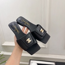 𝐂𝐇𝐀𝐍𝐄𝐋 | 小香 26𝐬𝐬 🦋2026 春夏新品 专柜经典走秀款 小香双C书包扣方头平底拖鞋 𝐂𝐇𝐀𝐍𝐄𝐋 | 小香 26𝐬𝐬 🦋2026 春夏新品 专柜经典走秀款 小香双C书包扣方头平底拖鞋