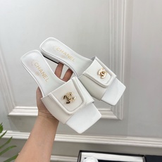 𝐂𝐇𝐀𝐍𝐄𝐋 | 小香 26𝐬𝐬 🦋2026 春夏新品 专柜经典走秀款 小香双C书包扣方头平底拖鞋 𝐂𝐇𝐀𝐍𝐄𝐋 | 小香 26𝐬𝐬 🦋2026 春夏新品 专柜经典走秀款 小香双C书包扣方头平底拖鞋