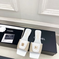 𝐂𝐇𝐀𝐍𝐄𝐋 | 小香 26𝐬𝐬 🦋2026 春夏新品 专柜经典走秀款 小香双C书包扣方头平底拖鞋 𝐂𝐇𝐀𝐍𝐄𝐋 | 小香 26𝐬𝐬 🦋2026 春夏新品 专柜经典走秀款 小香双C书包扣方头平底拖鞋