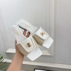 𝐂𝐇𝐀𝐍𝐄𝐋 | 小香 26𝐬𝐬 🦋2026 春夏新品 专柜经典走秀款 小香双C书包扣方头平底拖鞋 𝐂𝐇𝐀𝐍𝐄𝐋 | 小香 26𝐬𝐬 🦋2026 春夏新品 专柜经典走秀款 小香双C书包扣方头平底拖鞋