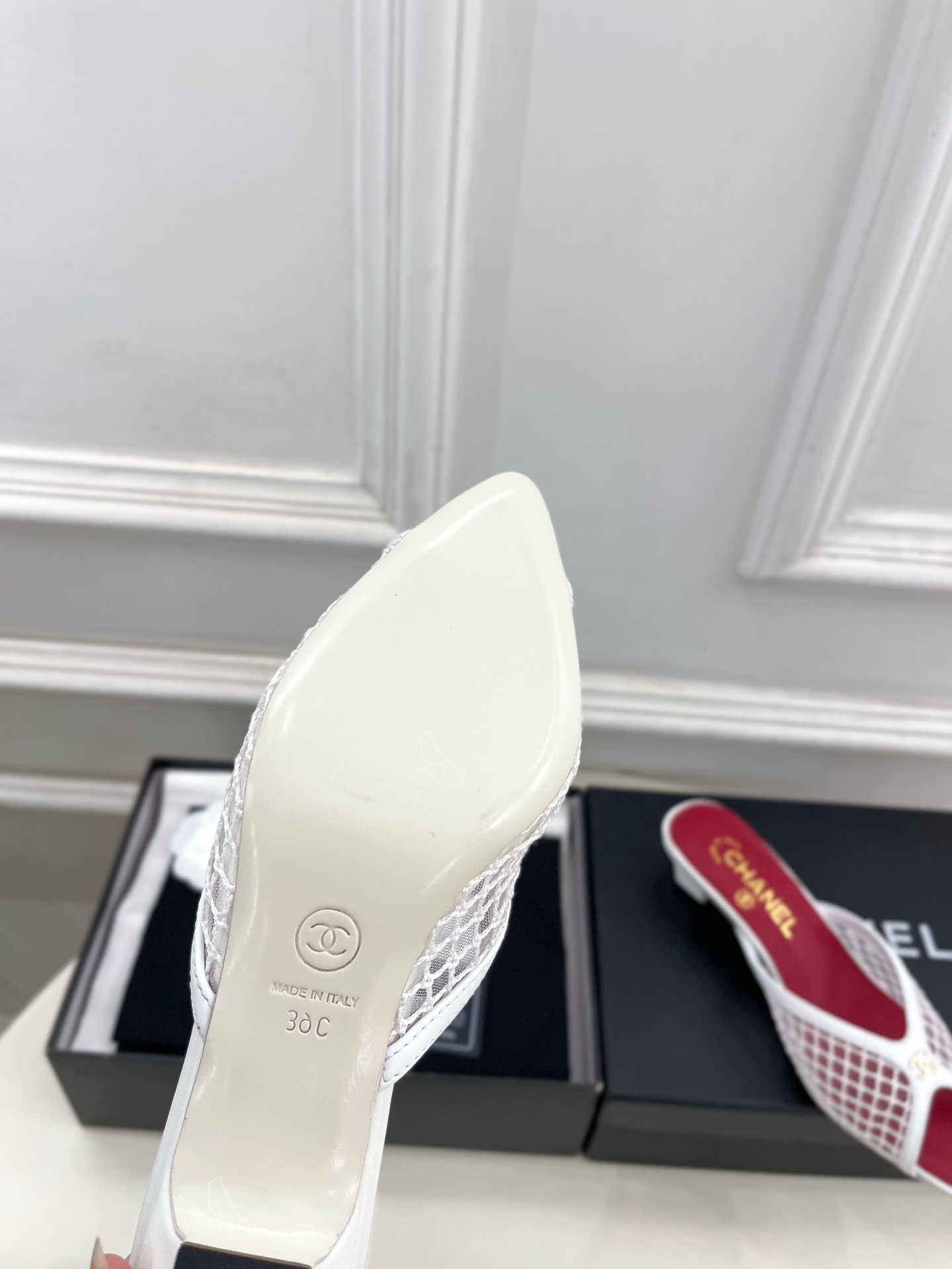 𝐂𝐇𝐀𝐍𝐄𝐋  | 小香  26𝐬𝐬 🦋2026 春夏新品  专柜经典走秀款 小香双C网面镂空鱼嘴粗跟拖