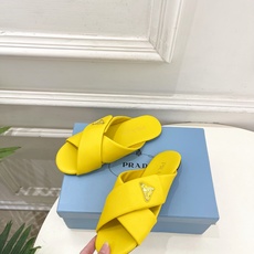 PRADA 普拉达 26𝐬𝐬 🌈2026春夏新品 专柜走秀款 经典金属徽标Nappa交叉带平底拖鞋 系 PRADA 普拉达 26𝐬𝐬 🌈2026春夏新品 专柜走秀款 经典金属徽标Nappa交叉带平底拖鞋 系