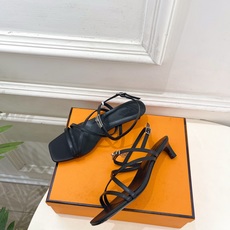 🐎𝐇𝐄𝐑𝐌𝐄* 爱玛仕 26𝐬𝐬 🌈2026春夏新品 顶级版本‼️ 经典kelly扣细带猫跟凉鞋 系列〰 🐎𝐇𝐄𝐑𝐌𝐄* 爱玛仕 26𝐬𝐬 🌈2026春夏新品 顶级版本‼️ 经典kelly扣细带猫跟凉鞋 系列〰