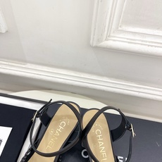 𝐂𝐇𝐀𝐍𝐄𝐋 | 小香 26𝐬𝐬 🦋2026 春夏新品 专柜经典走秀款 小香双C编织镂空粗跟凉拖鞋 𝐂𝐇𝐀𝐍𝐄𝐋 | 小香 26𝐬𝐬 🦋2026 春夏新品 专柜经典走秀款 小香双C编织镂空粗跟凉拖鞋