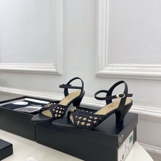 𝐂𝐇𝐀𝐍𝐄𝐋 | 小香 26𝐬𝐬 🦋2026 春夏新品 专柜经典走秀款 小香双C编织镂空粗跟凉拖鞋 𝐂𝐇𝐀𝐍𝐄𝐋 | 小香 26𝐬𝐬 🦋2026 春夏新品 专柜经典走秀款 小香双C编织镂空粗跟凉拖鞋