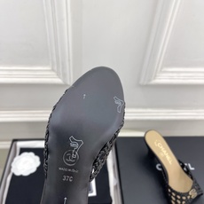 𝐂𝐇𝐀𝐍𝐄𝐋 | 小香 26𝐬𝐬 🦋2026 春夏新品 专柜经典走秀款 小香双C编织镂空粗跟凉拖鞋 𝐂𝐇𝐀𝐍𝐄𝐋 | 小香 26𝐬𝐬 🦋2026 春夏新品 专柜经典走秀款 小香双C编织镂空粗跟凉拖鞋