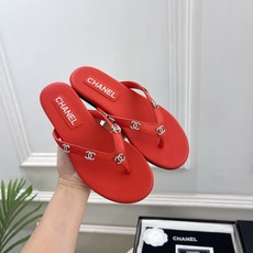 𝐂𝐇𝐀𝐍𝐄𝐋 | 小香 26𝐬𝐬 🦋2026 春夏新品 专柜经典走秀款 小香双C水钻平底人字拖鞋 𝐂𝐇𝐀𝐍𝐄𝐋 | 小香 26𝐬𝐬 🦋2026 春夏新品 专柜经典走秀款 小香双C水钻平底人字拖鞋