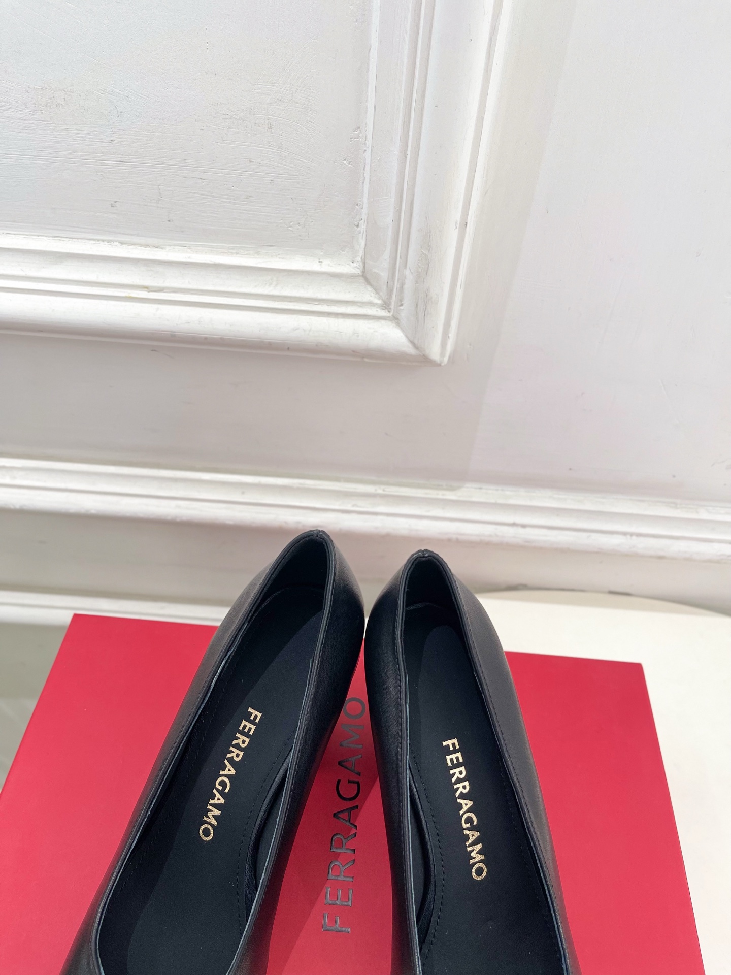Ferragamo|菲拉格慕26𝐬𝐬2026春夏新品 金属皮带扣粗跟单鞋 火爆上新! 这鞋绝对是黑马选 Ferragamo|菲拉格慕26𝐬𝐬2026春夏新品 金属皮带扣粗跟单鞋 火爆上新! 这鞋绝对是黑马选