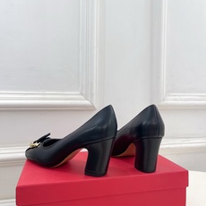 Ferragamo|菲拉格慕26𝐬𝐬2026春夏新品 金属皮带扣粗跟单鞋 火爆上新! 这鞋绝对是黑马选 Ferragamo|菲拉格慕26𝐬𝐬2026春夏新品 金属皮带扣粗跟单鞋 火爆上新! 这鞋绝对是黑马选