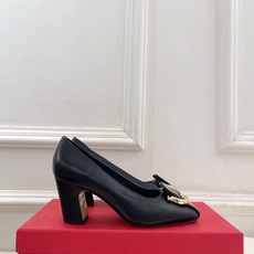 Ferragamo|菲拉格慕26𝐬𝐬2026春夏新品 金属皮带扣粗跟单鞋 火爆上新! 这鞋绝对是黑马选 Ferragamo|菲拉格慕26𝐬𝐬2026春夏新品 金属皮带扣粗跟单鞋 火爆上新! 这鞋绝对是黑马选