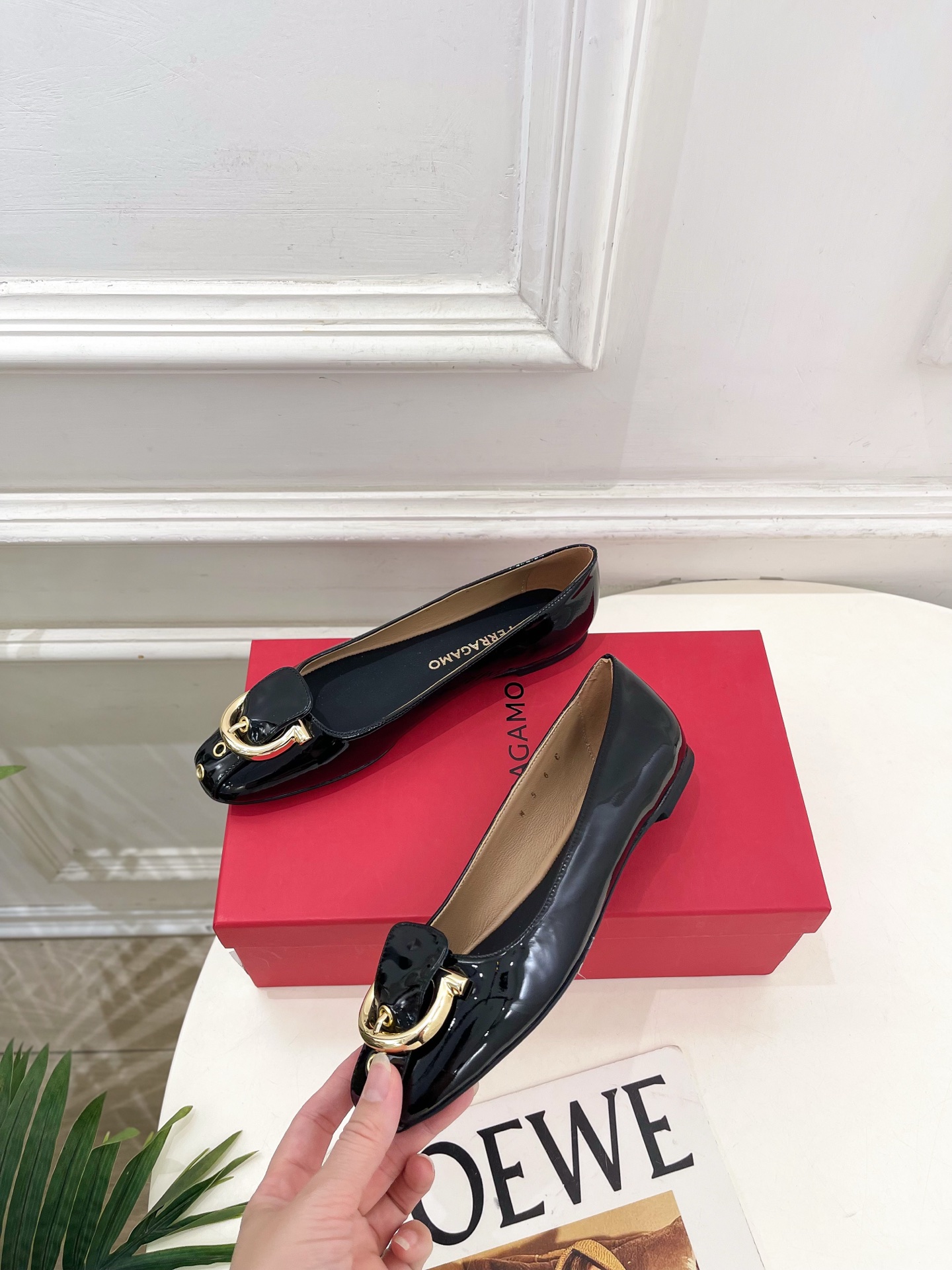 Ferragamo|菲拉格慕26𝐬𝐬2026春夏新品 金属皮带扣粗跟单鞋 火爆上新! 这鞋绝对是黑马选 Ferragamo|菲拉格慕26𝐬𝐬2026春夏新品 金属皮带扣粗跟单鞋 火爆上新! 这鞋绝对是黑马选