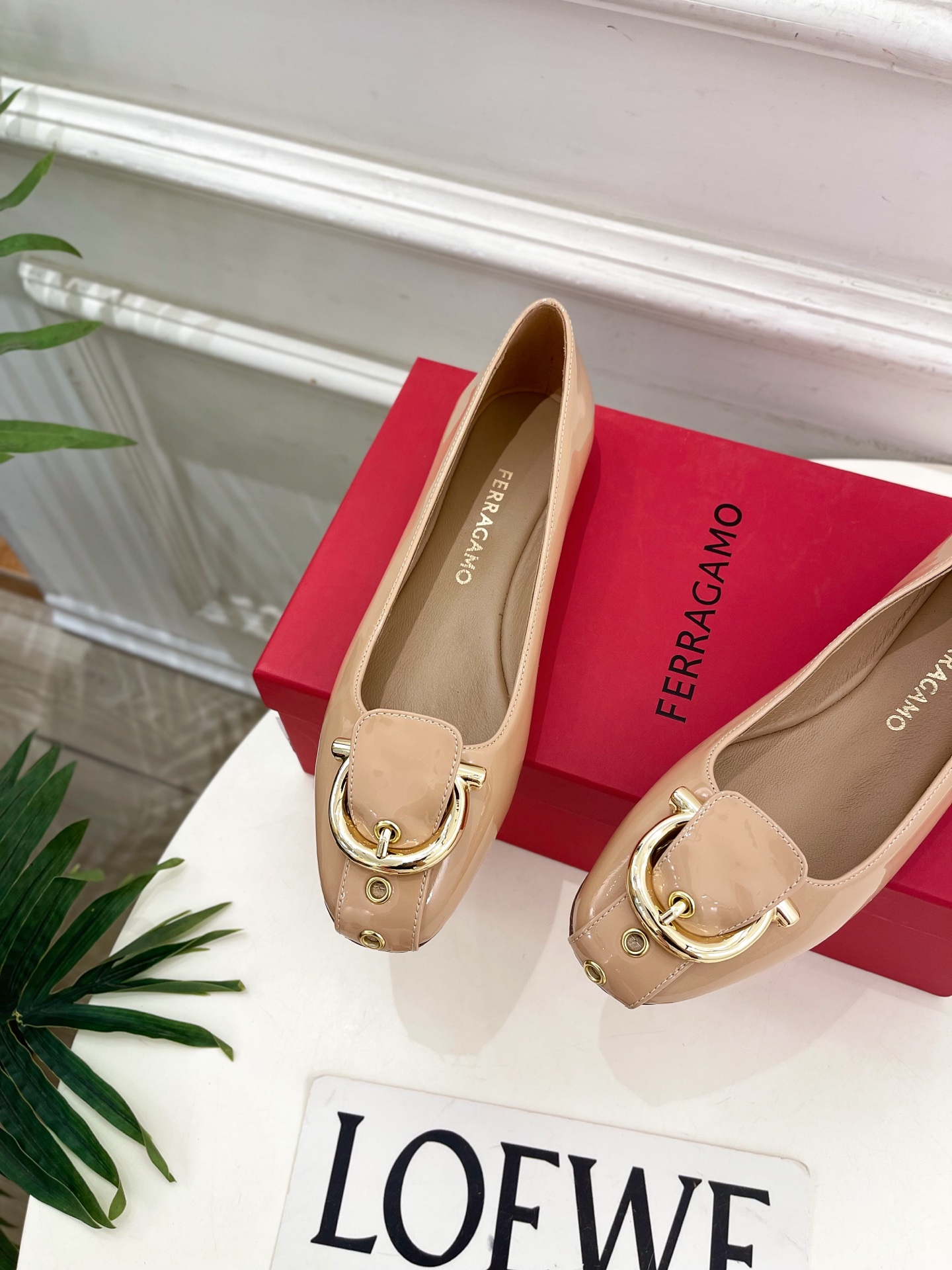 Ferragamo|菲拉格慕26𝐬𝐬2026春夏新品 金属皮带扣粗跟单鞋 火爆上新! 这鞋绝对是黑马选 Ferragamo|菲拉格慕26𝐬𝐬2026春夏新品 金属皮带扣粗跟单鞋 火爆上新! 这鞋绝对是黑马选