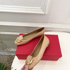 Ferragamo|菲拉格慕26𝐬𝐬2026春夏新品 金属皮带扣粗跟单鞋 火爆上新! 这鞋绝对是黑马选 Ferragamo|菲拉格慕26𝐬𝐬2026春夏新品 金属皮带扣粗跟单鞋 火爆上新! 这鞋绝对是黑马选
