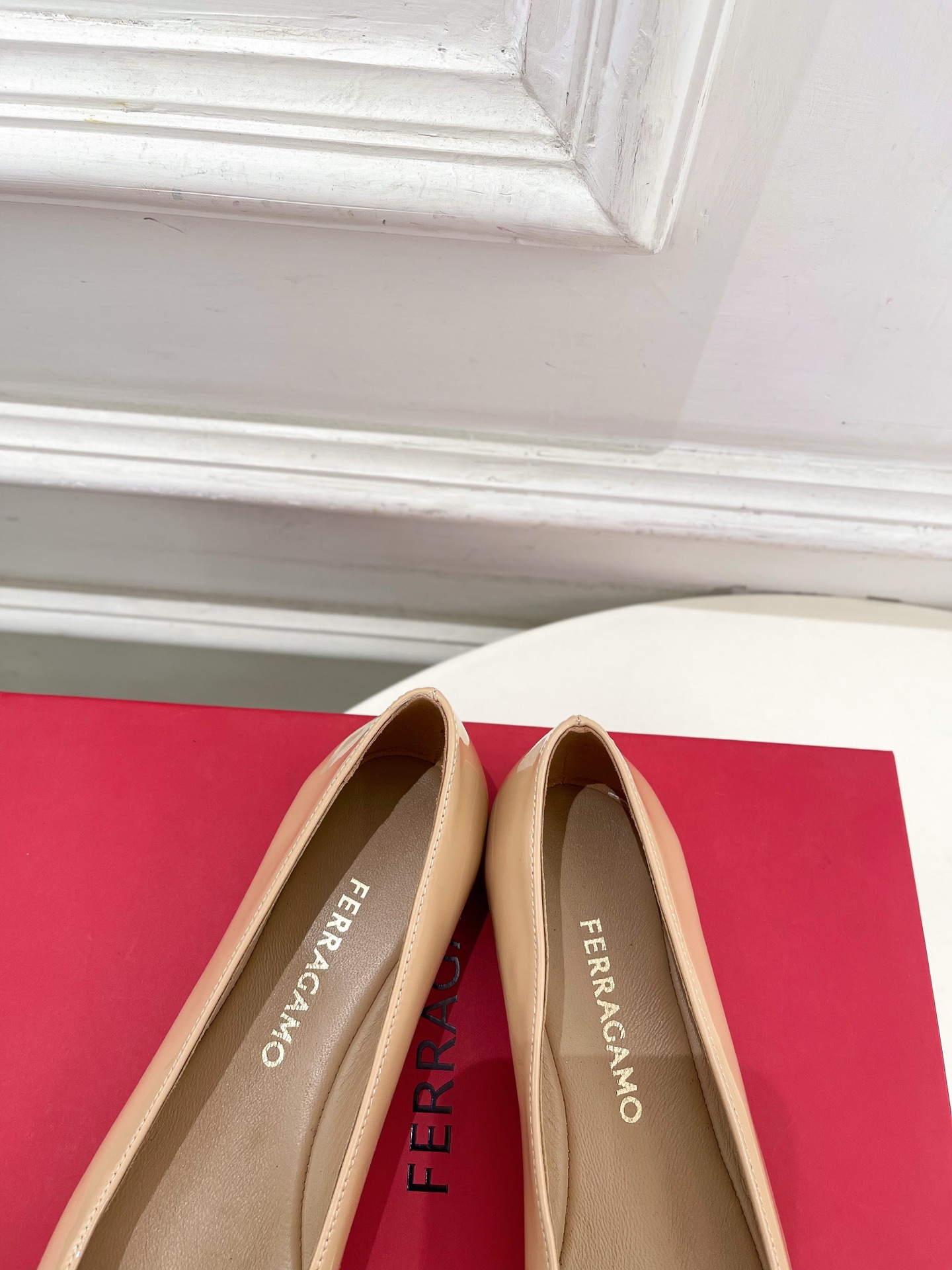 Ferragamo|菲拉格慕26𝐬𝐬2026春夏新品 金属皮带扣粗跟单鞋 火爆上新! 这鞋绝对是黑马选 Ferragamo|菲拉格慕26𝐬𝐬2026春夏新品 金属皮带扣粗跟单鞋 火爆上新! 这鞋绝对是黑马选