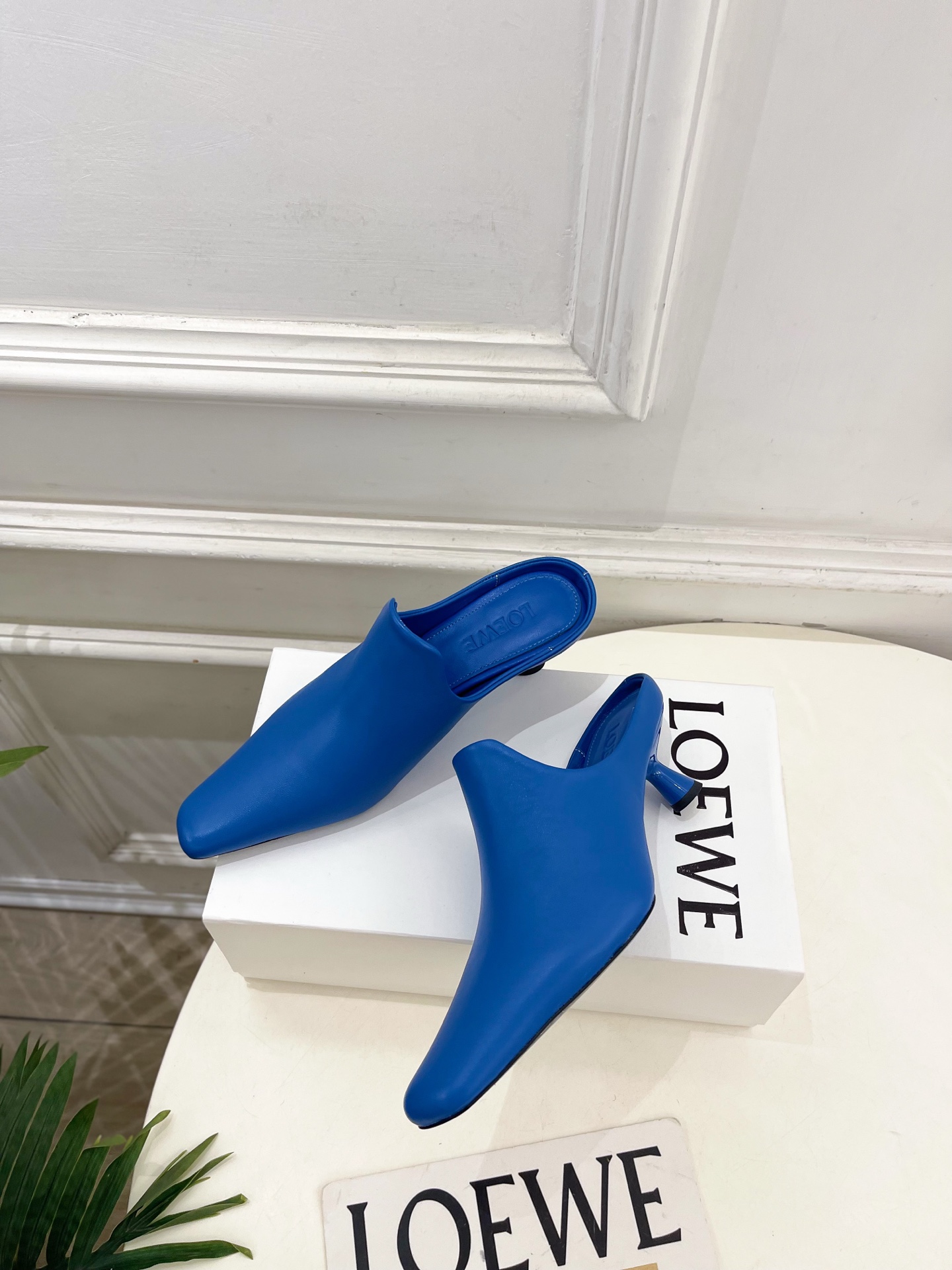 LOEWE 罗意威 2026春夏新品Emily 斜方头小猫跟穆勒鞋—————————LOEWE作为这两年