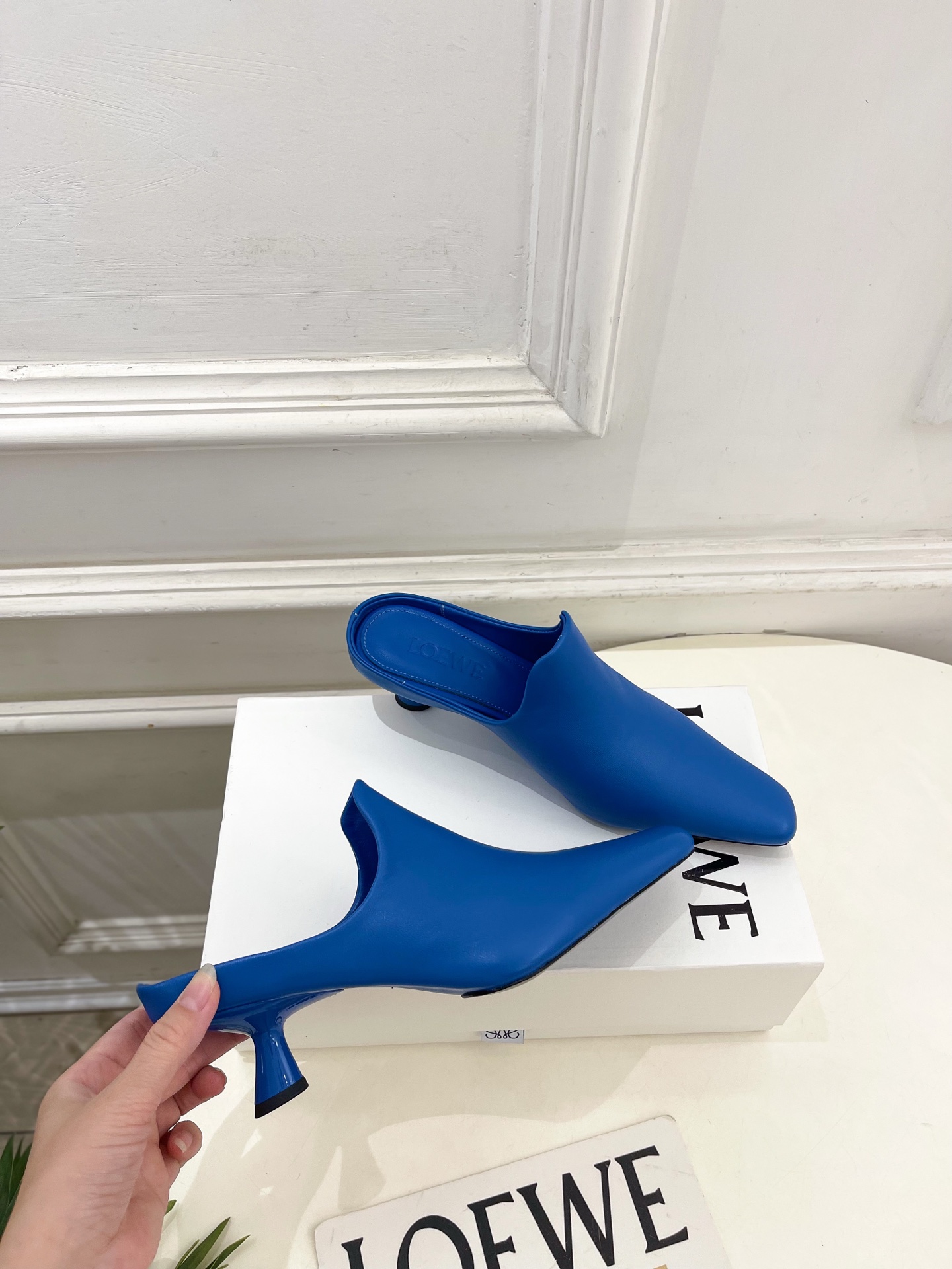 LOEWE 罗意威 2026春夏新品Emily 斜方头小猫跟穆勒鞋—————————LOEWE作为这两年