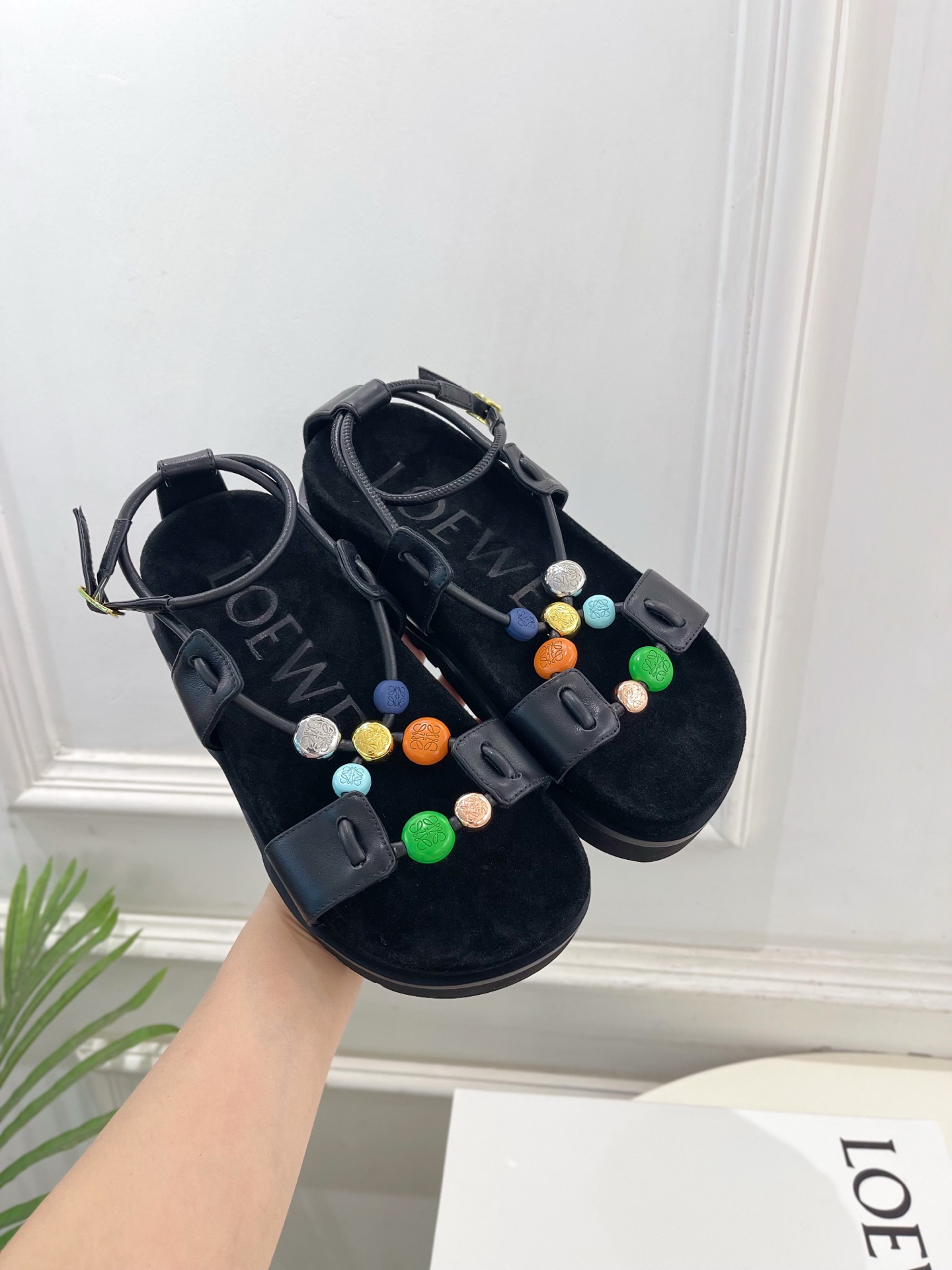 LOEWE 罗意威 2026春夏新品Pebble Beads彩虹珠珠罗马凉鞋—————————LOEWE