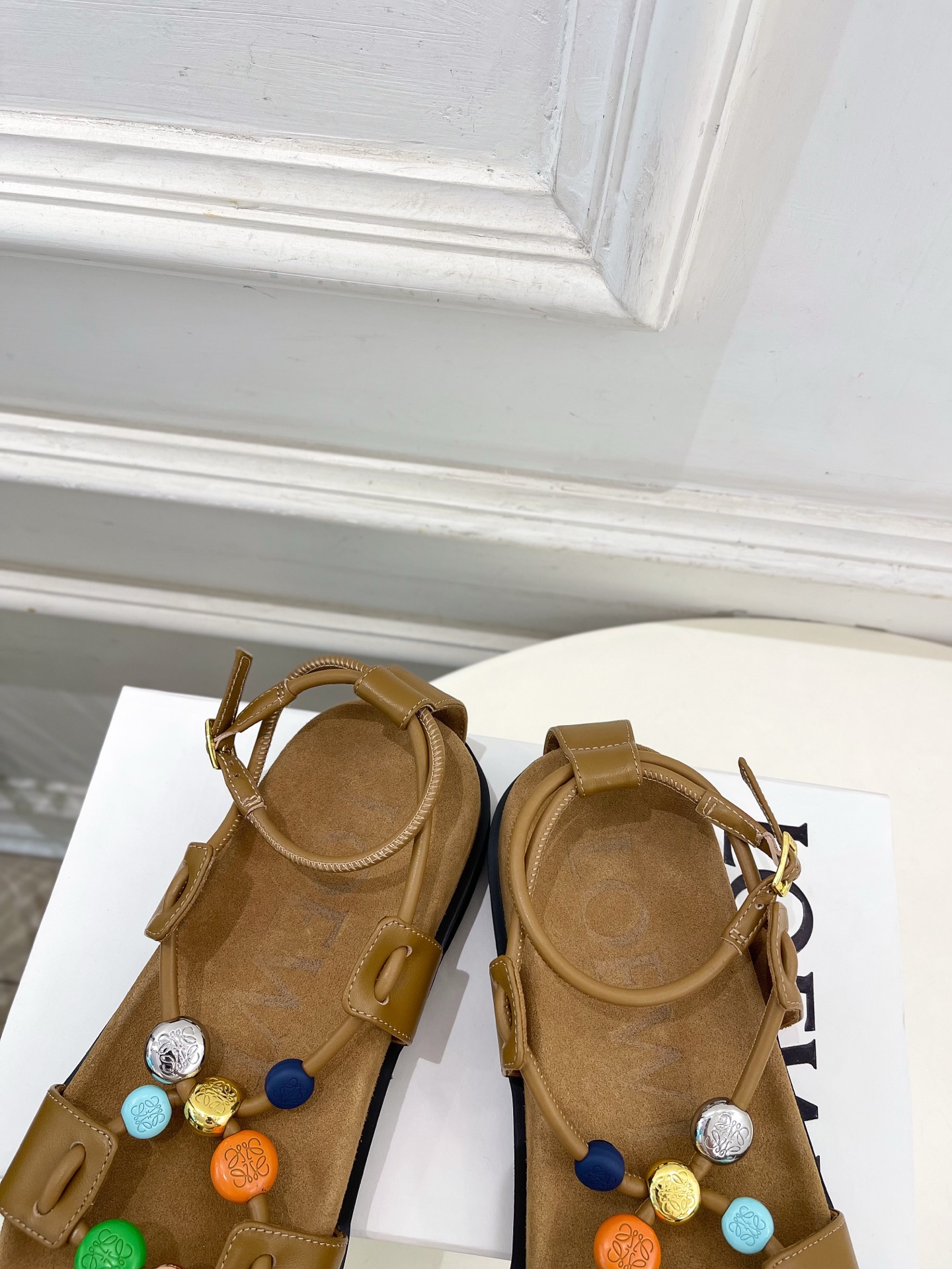 LOEWE 罗意威 2026春夏新品Pebble Beads彩虹珠珠罗马凉鞋—————————LOEWE