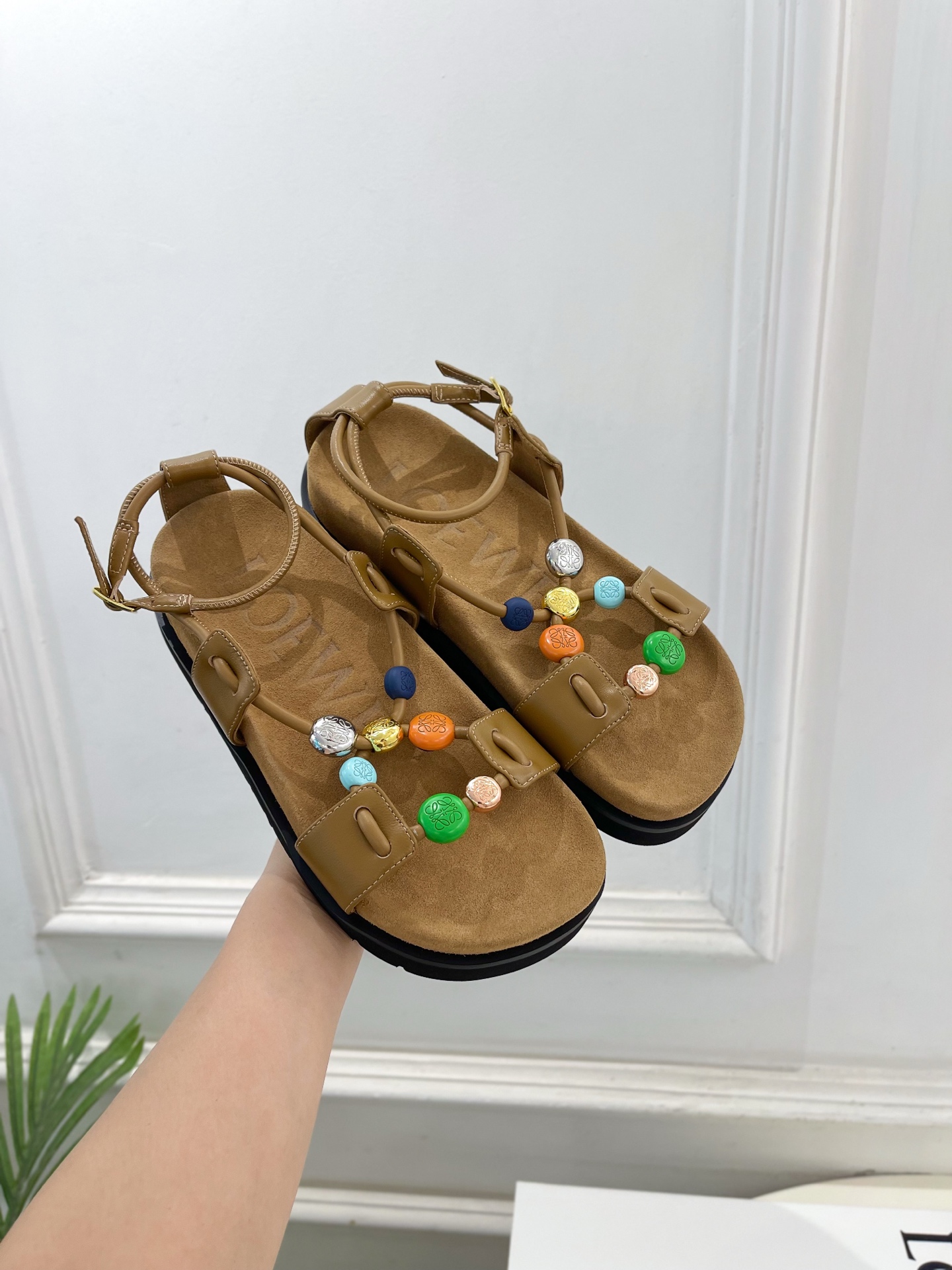 LOEWE 罗意威 2026春夏新品Pebble Beads彩虹珠珠罗马凉鞋—————————LOEWE