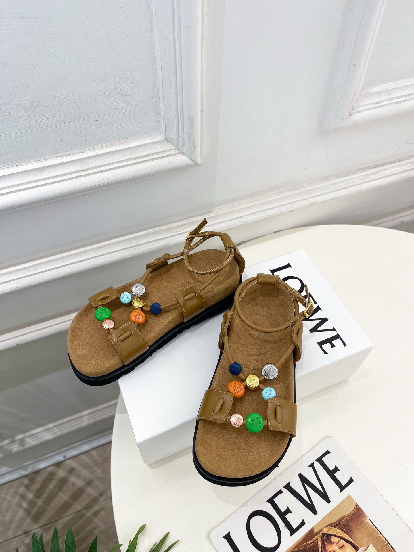 LOEWE 罗意威 2026春夏新品Pebble Beads彩虹珠珠罗马凉鞋—————————LOEWE