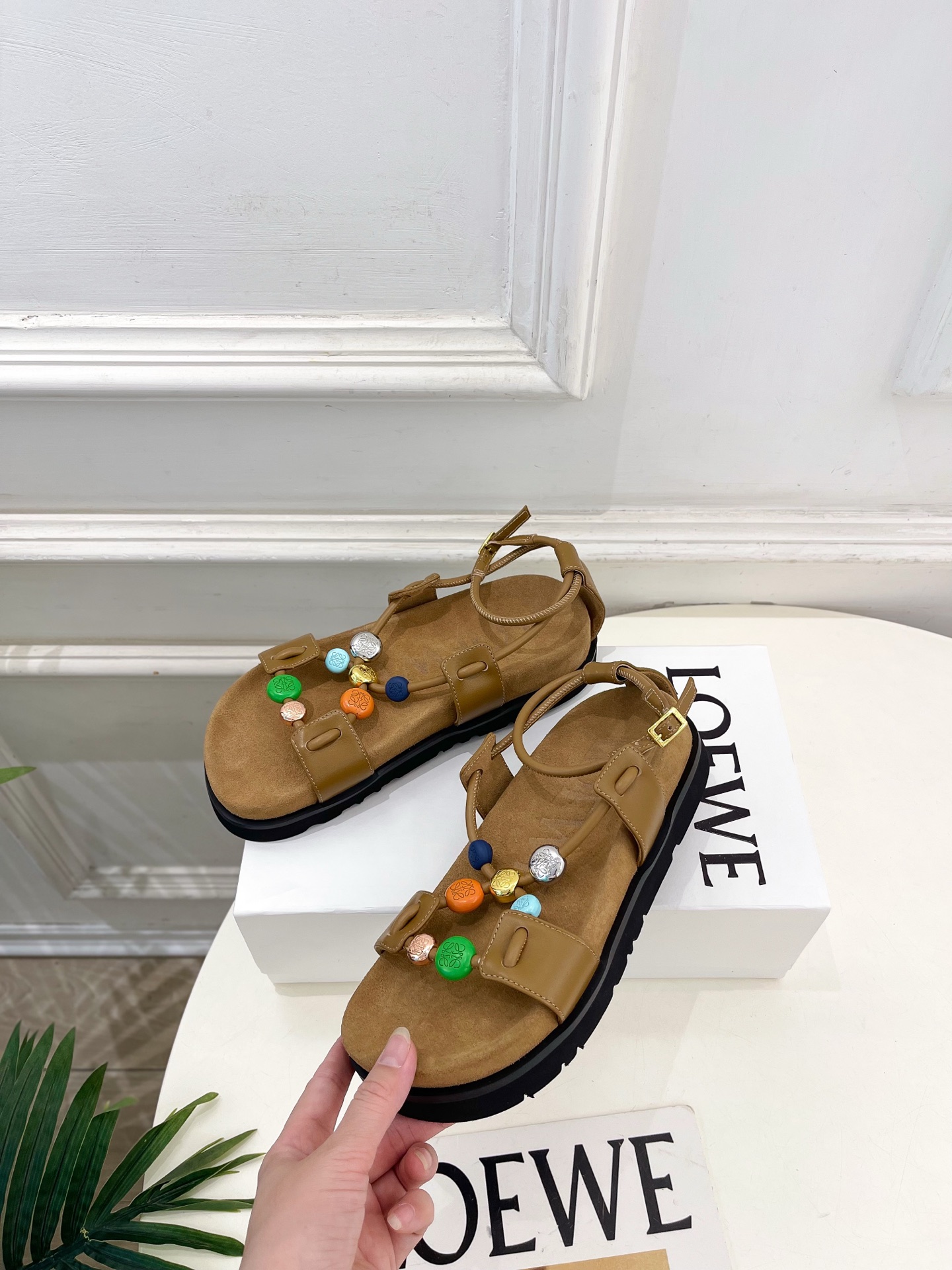 LOEWE 罗意威 2026春夏新品Pebble Beads彩虹珠珠罗马凉鞋—————————LOEWE
