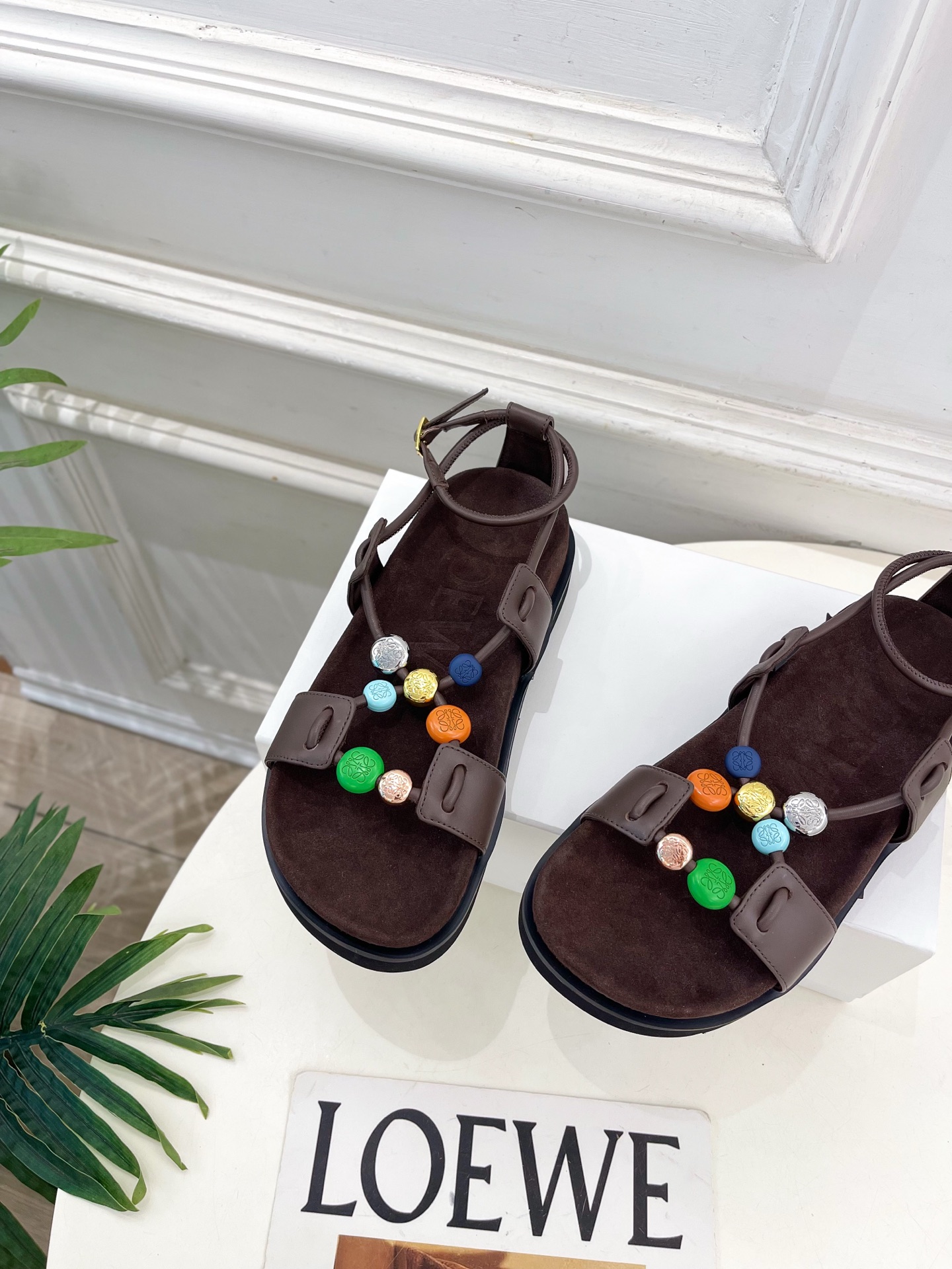 LOEWE 罗意威 2026春夏新品Pebble Beads彩虹珠珠罗马凉鞋—————————LOEWE